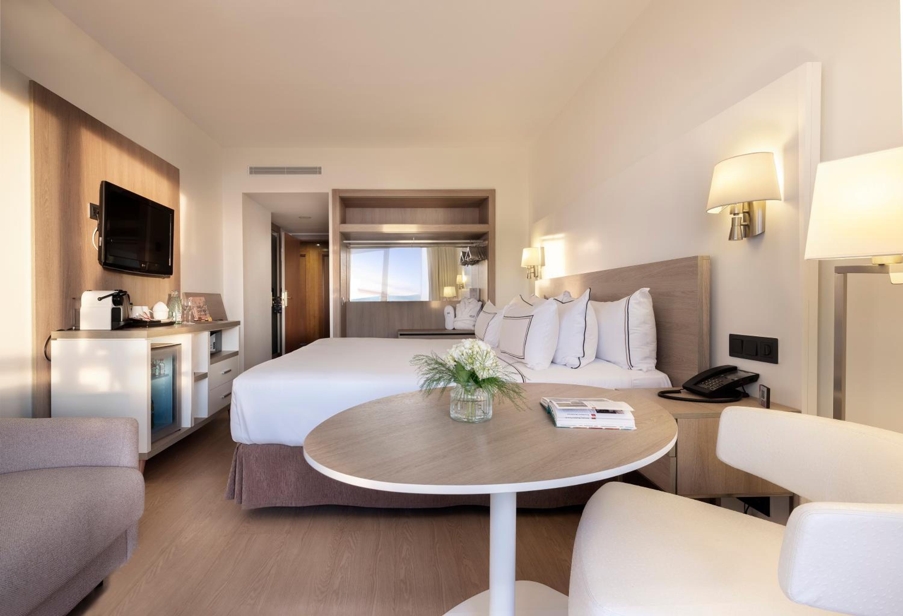 Grand Premium Room with Sea View - Photo 2