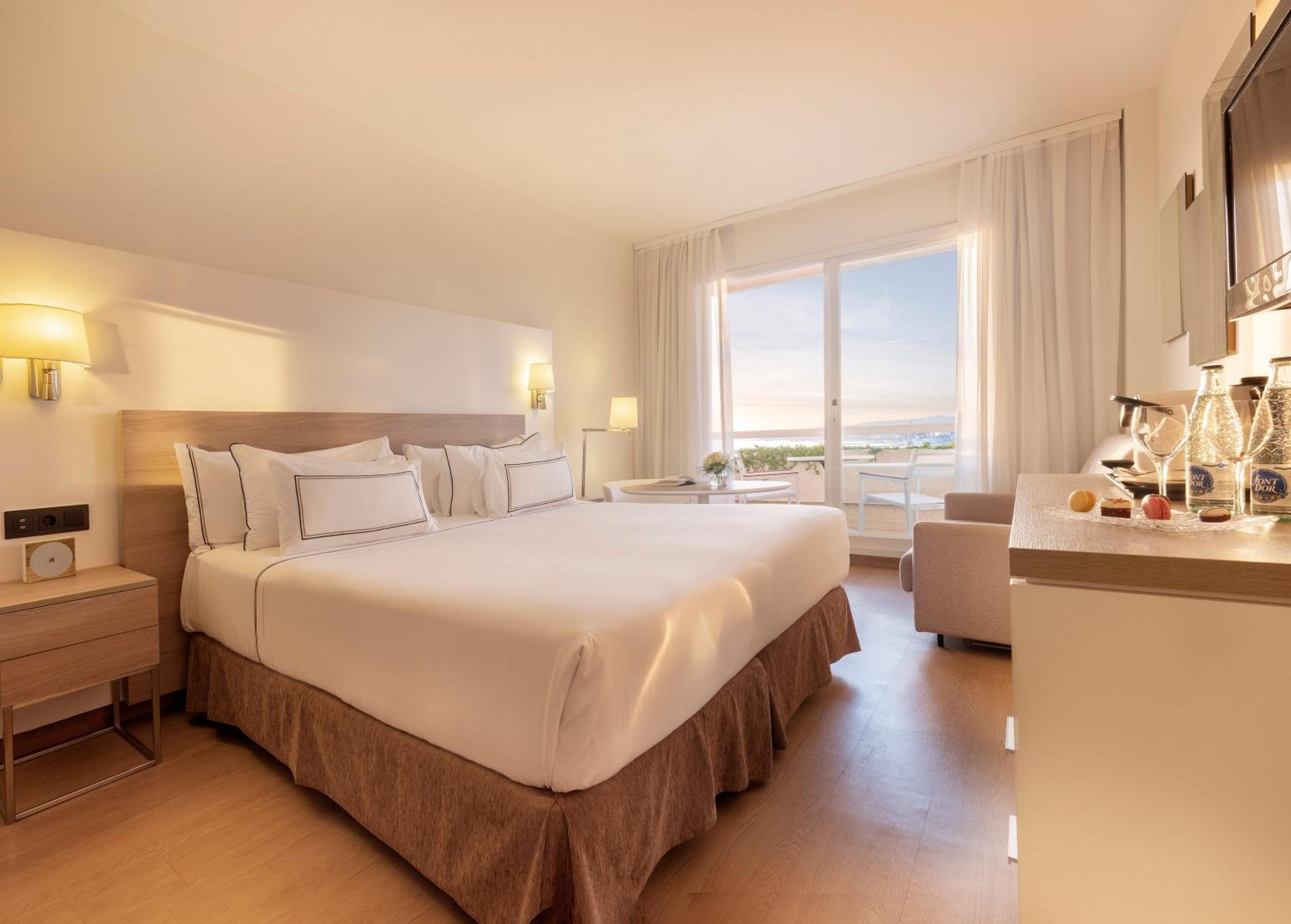 Premium Room Sea View - Photo 2