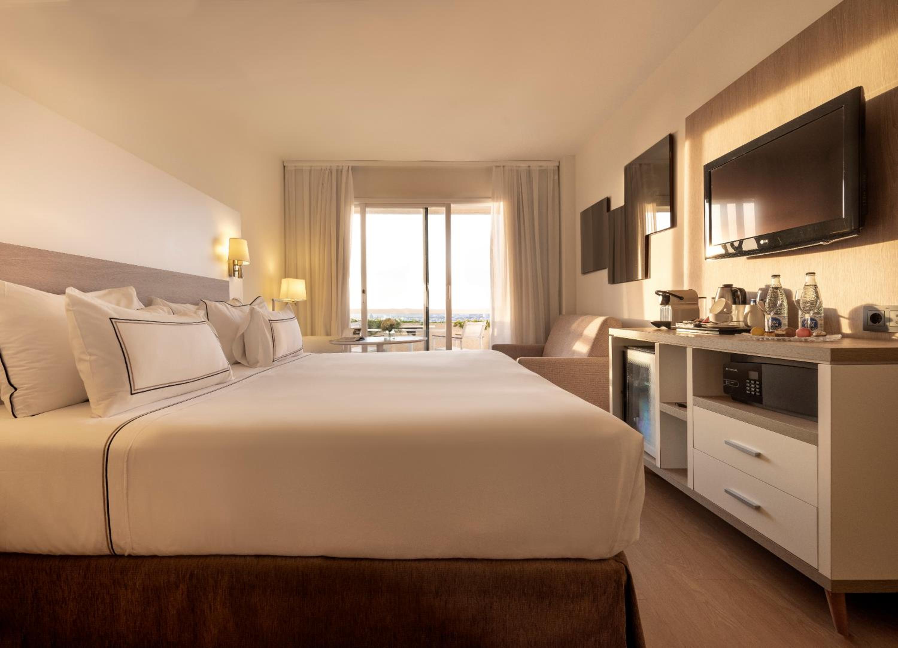 Premium Room Sea View - Photo 3