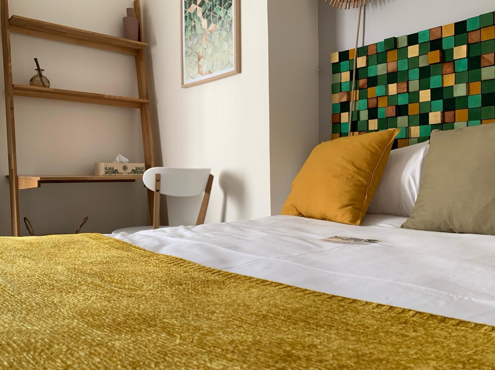 Standard Double Room - Photo 13