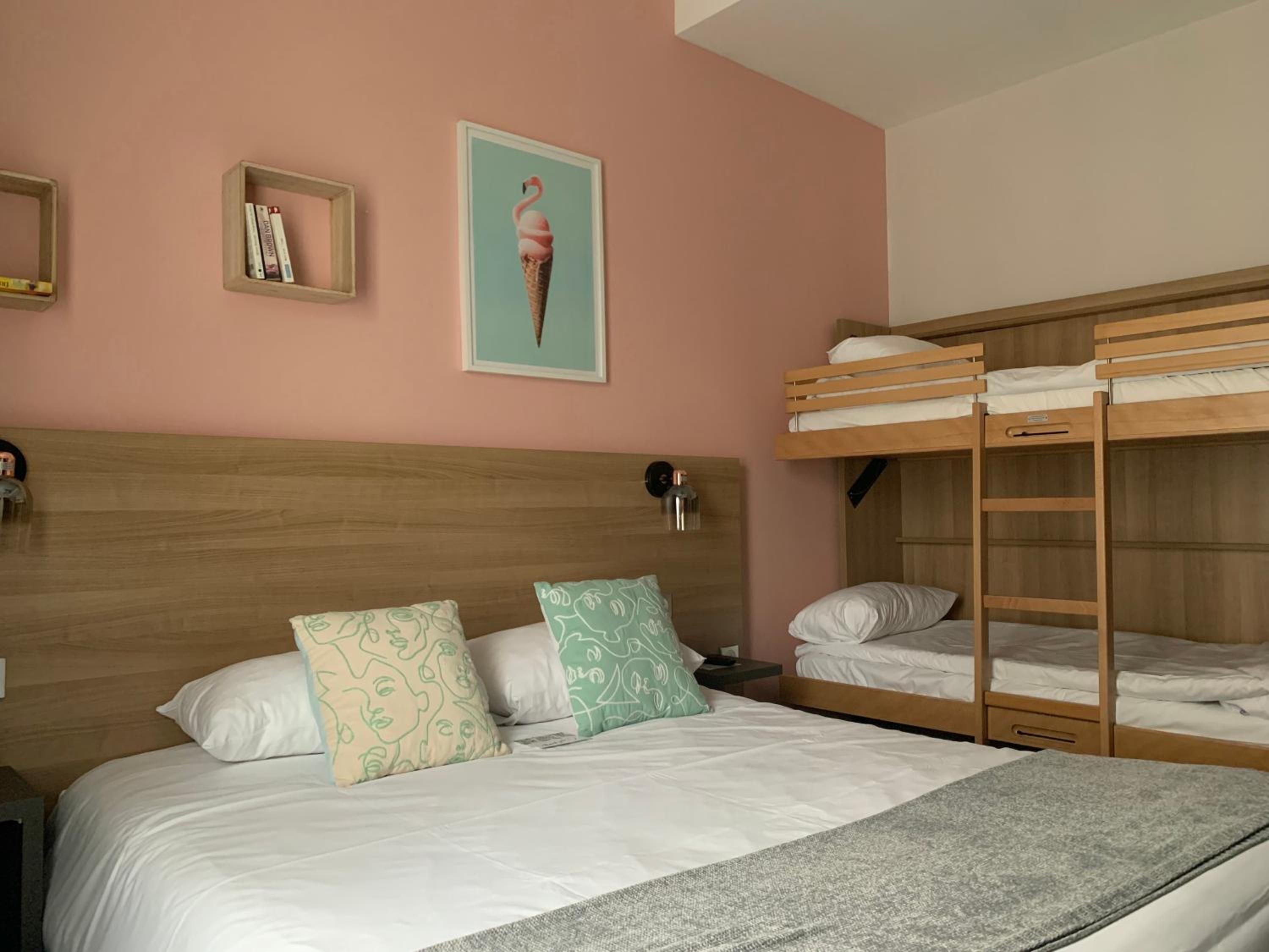 Superior Quadruple Room - Photo 1