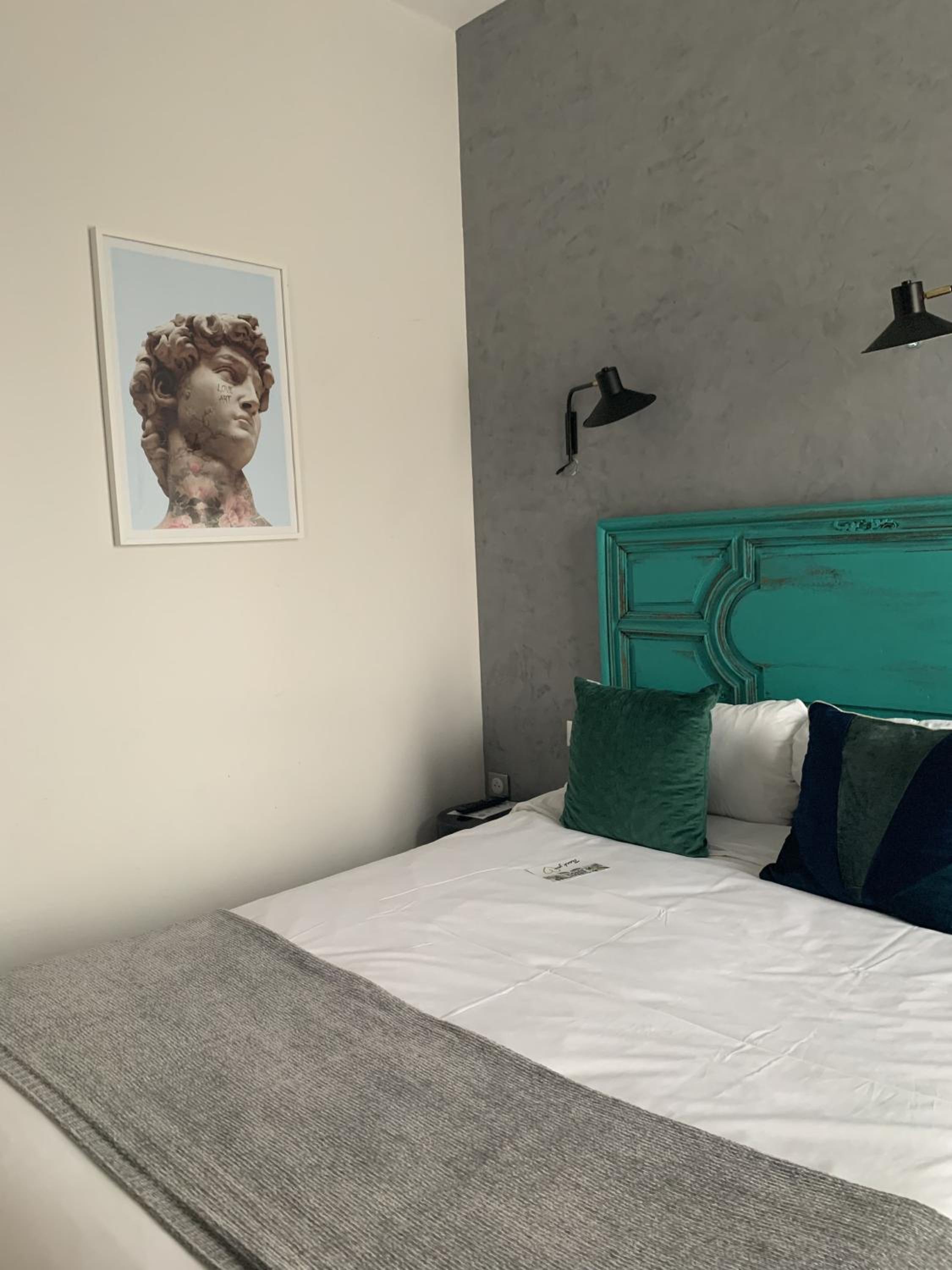 Standard Double Room - Photo 11