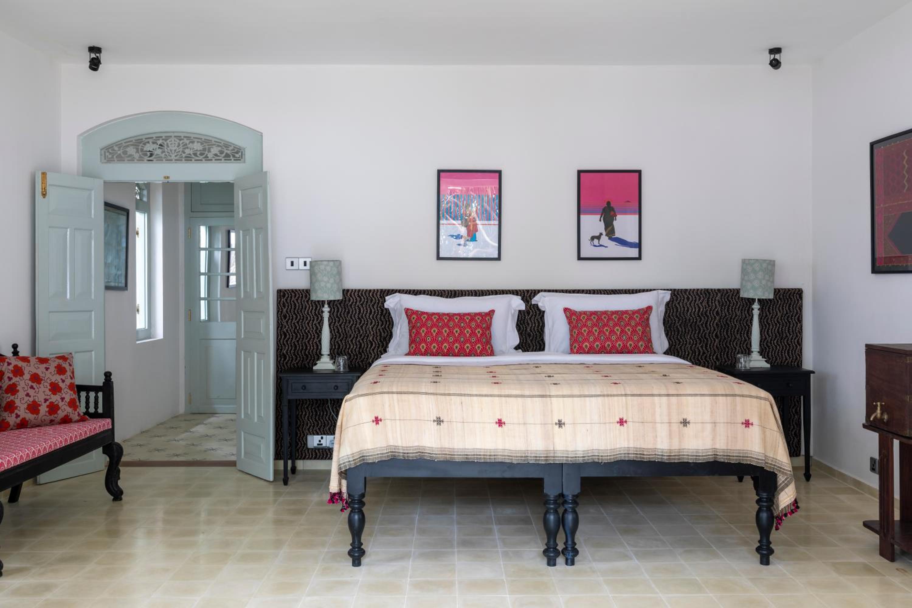 Standard Double Room - Photo 9
