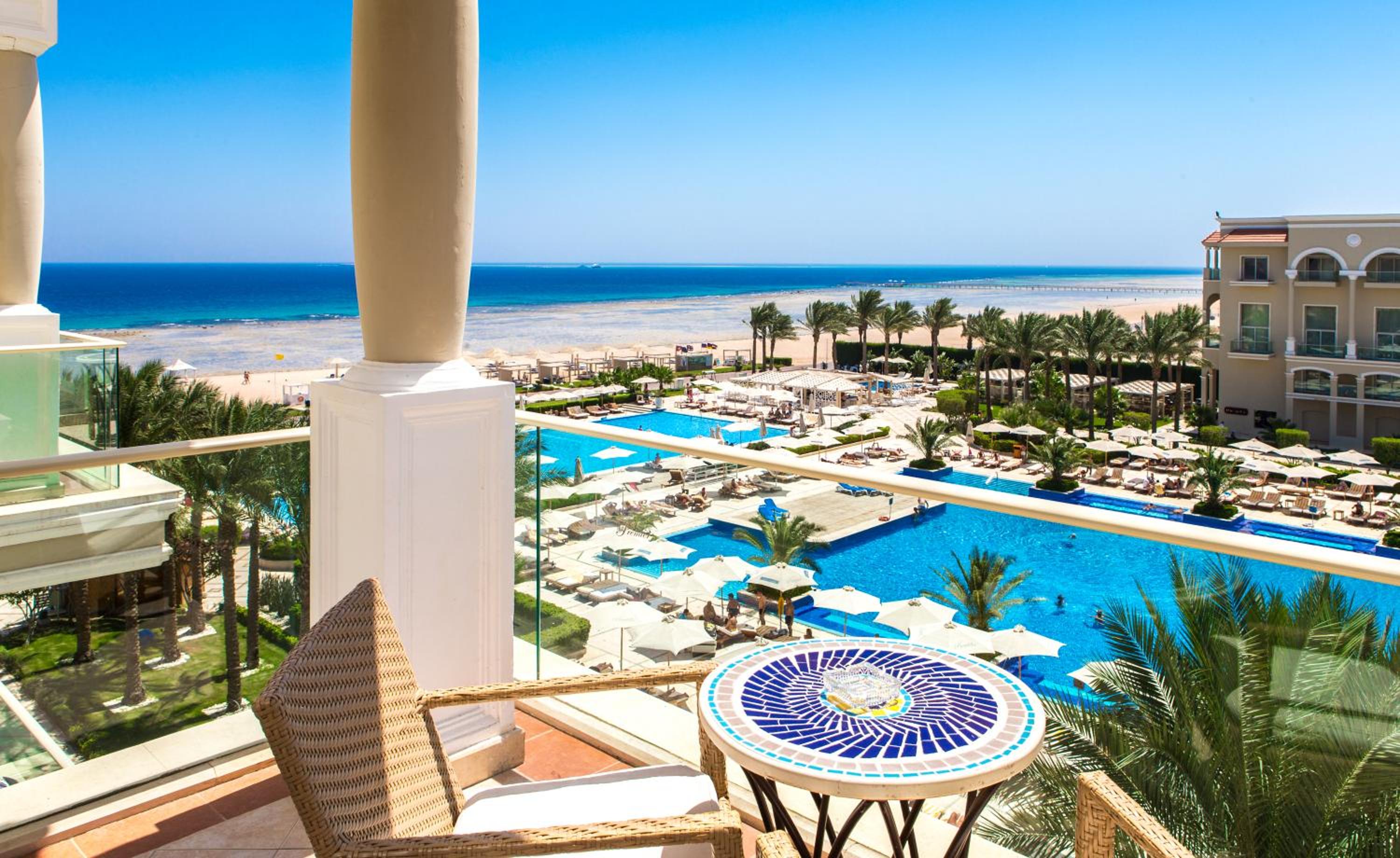Double Room with Pool View - Photo 4