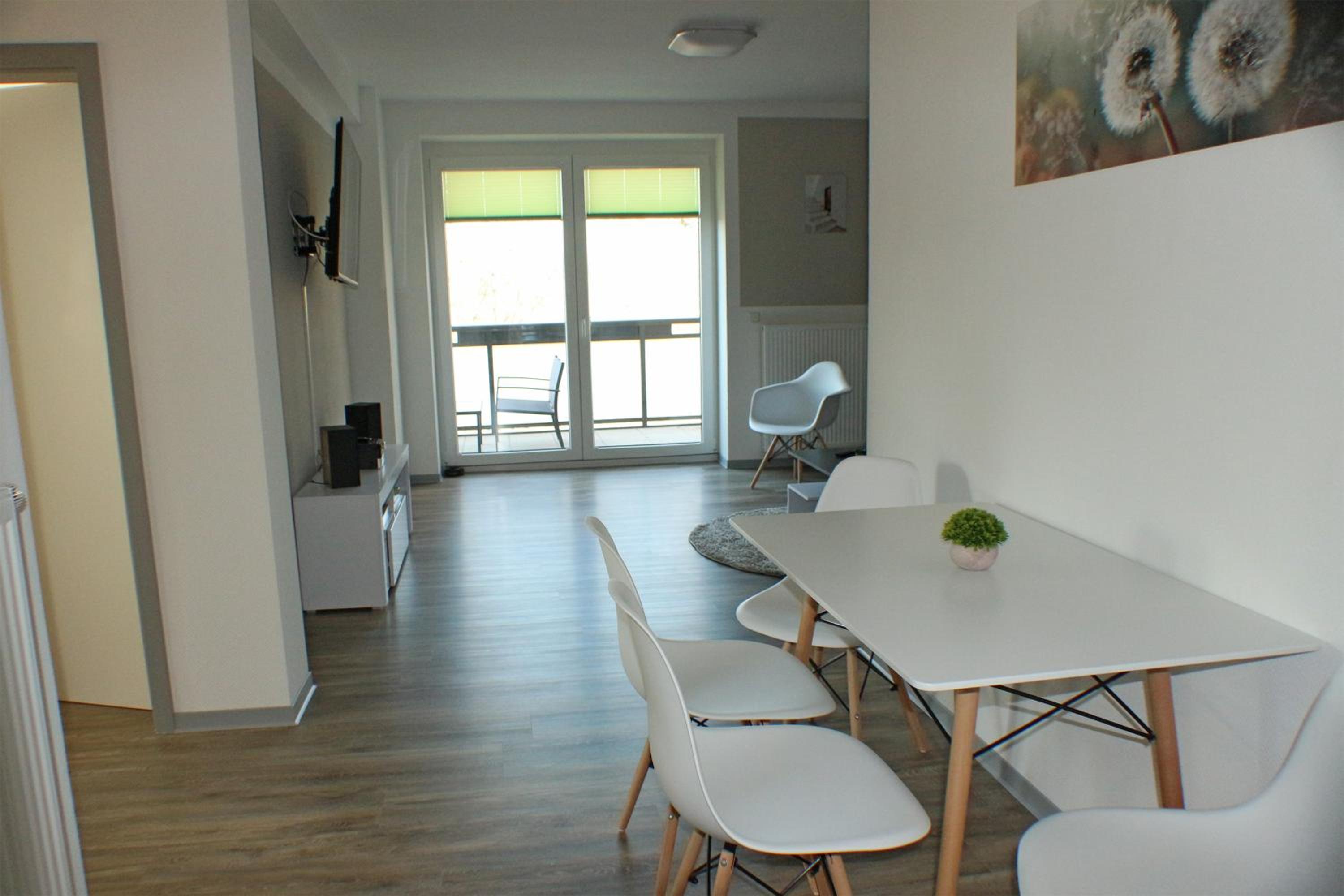 Apartment with Balcony photo 3