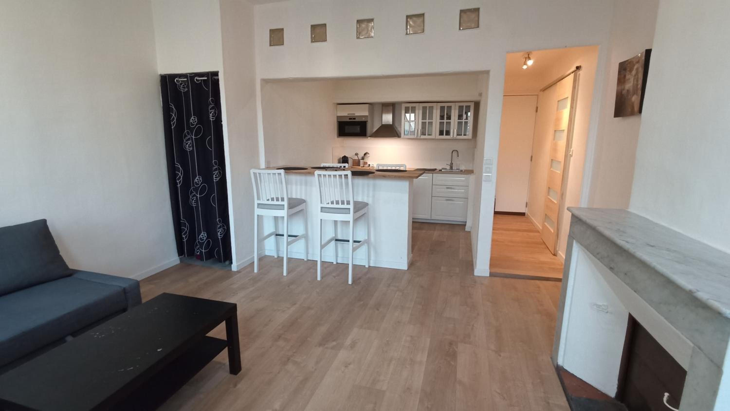 One-Bedroom Apartment - Photo 1