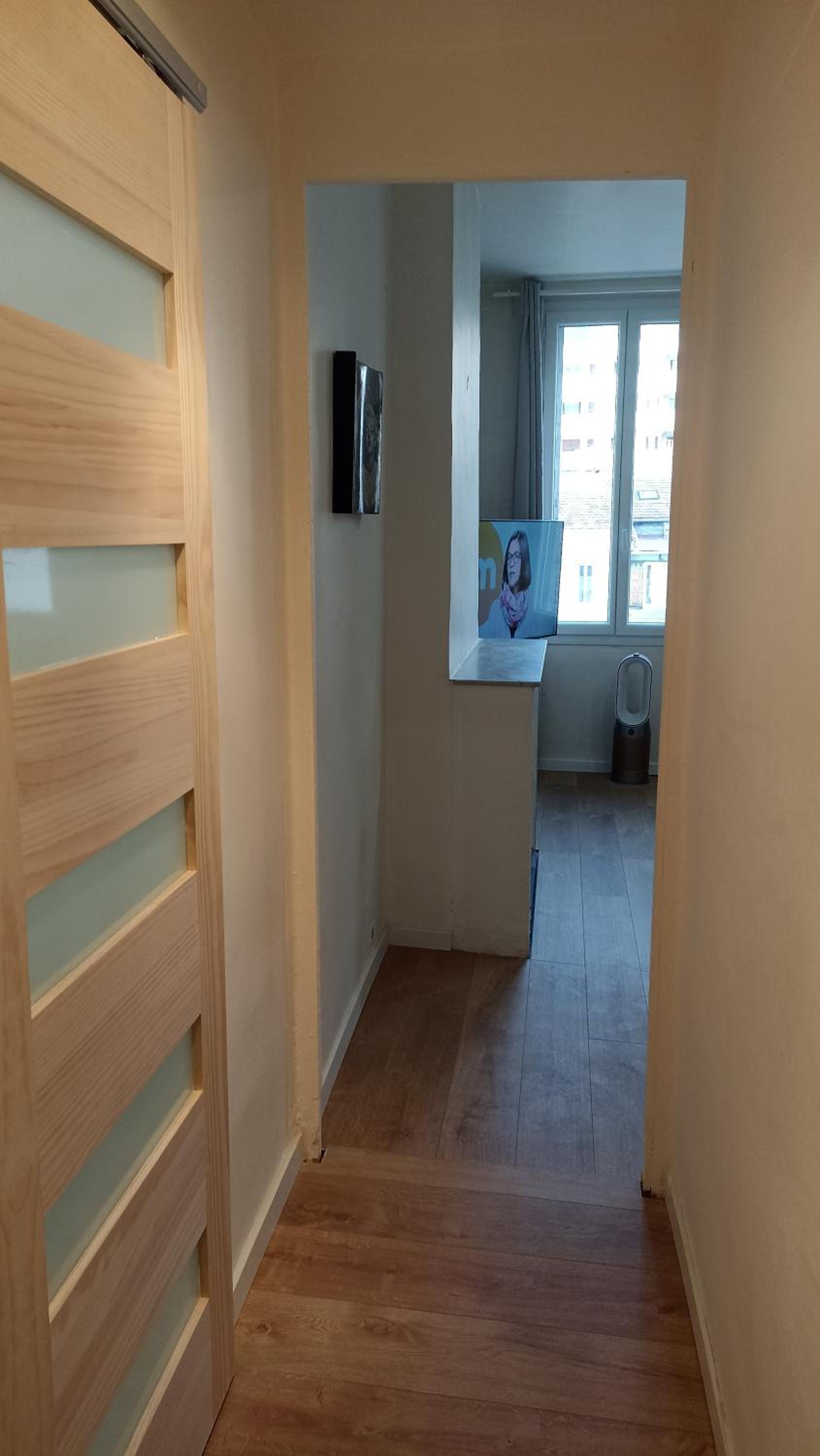 One-Bedroom Apartment - Photo 12