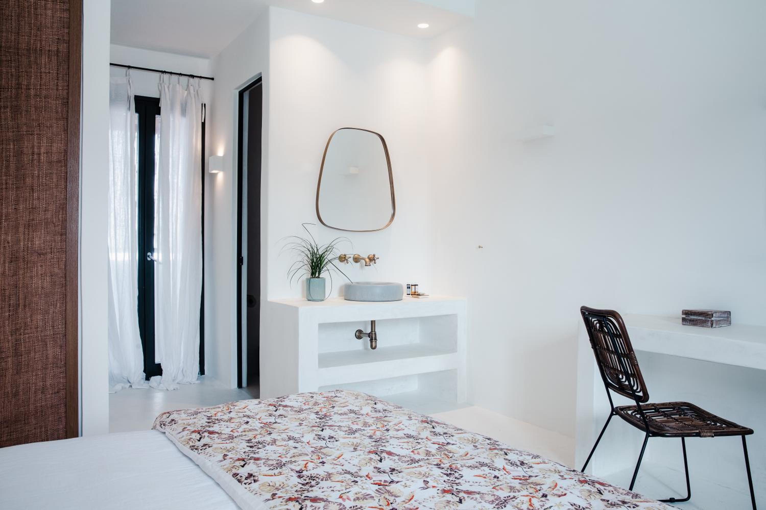 Master Suite with Veranda and Hot Tub - Photo 10
