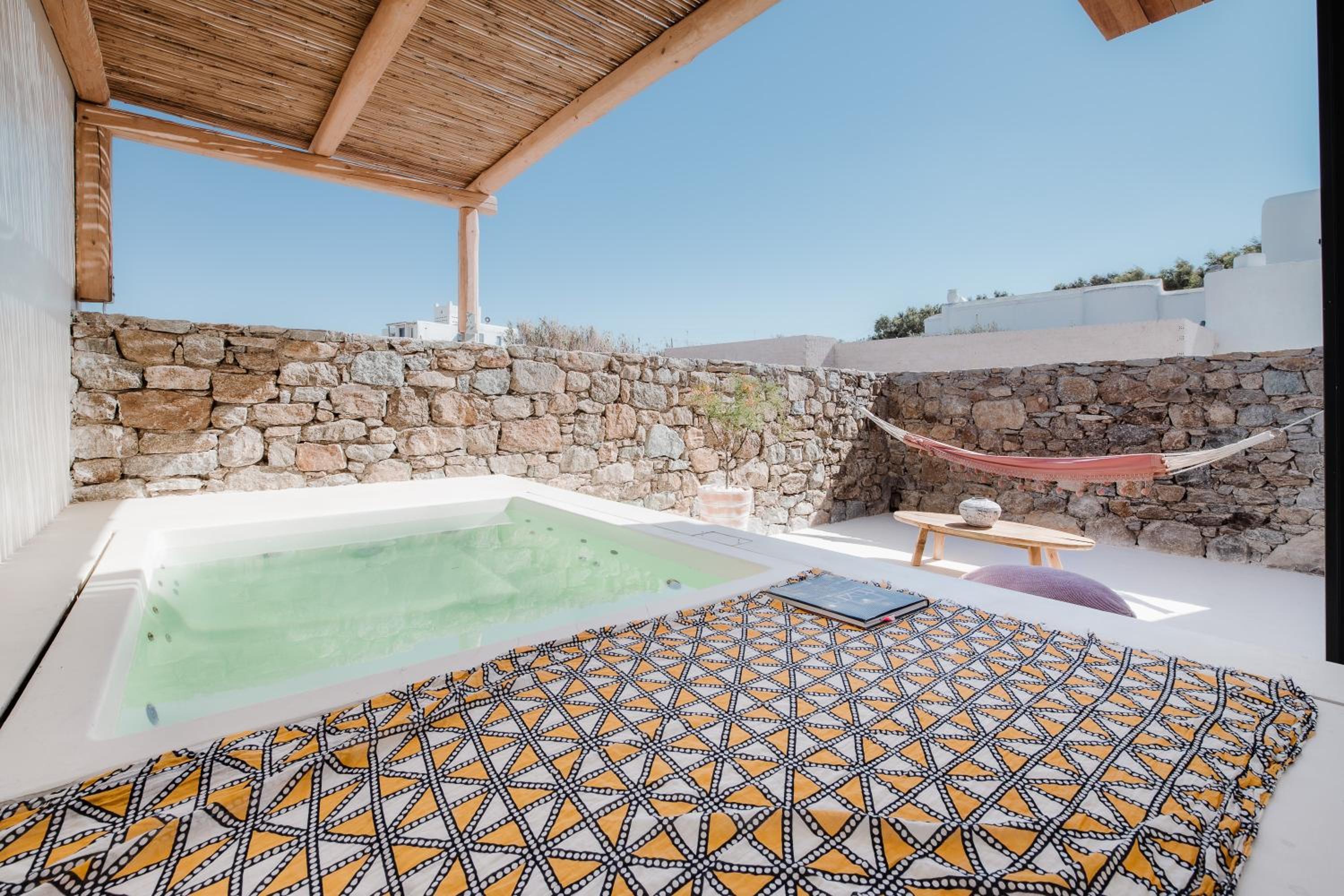 Koukoumi Suite with Veranda and Hot Tub - Photo 2