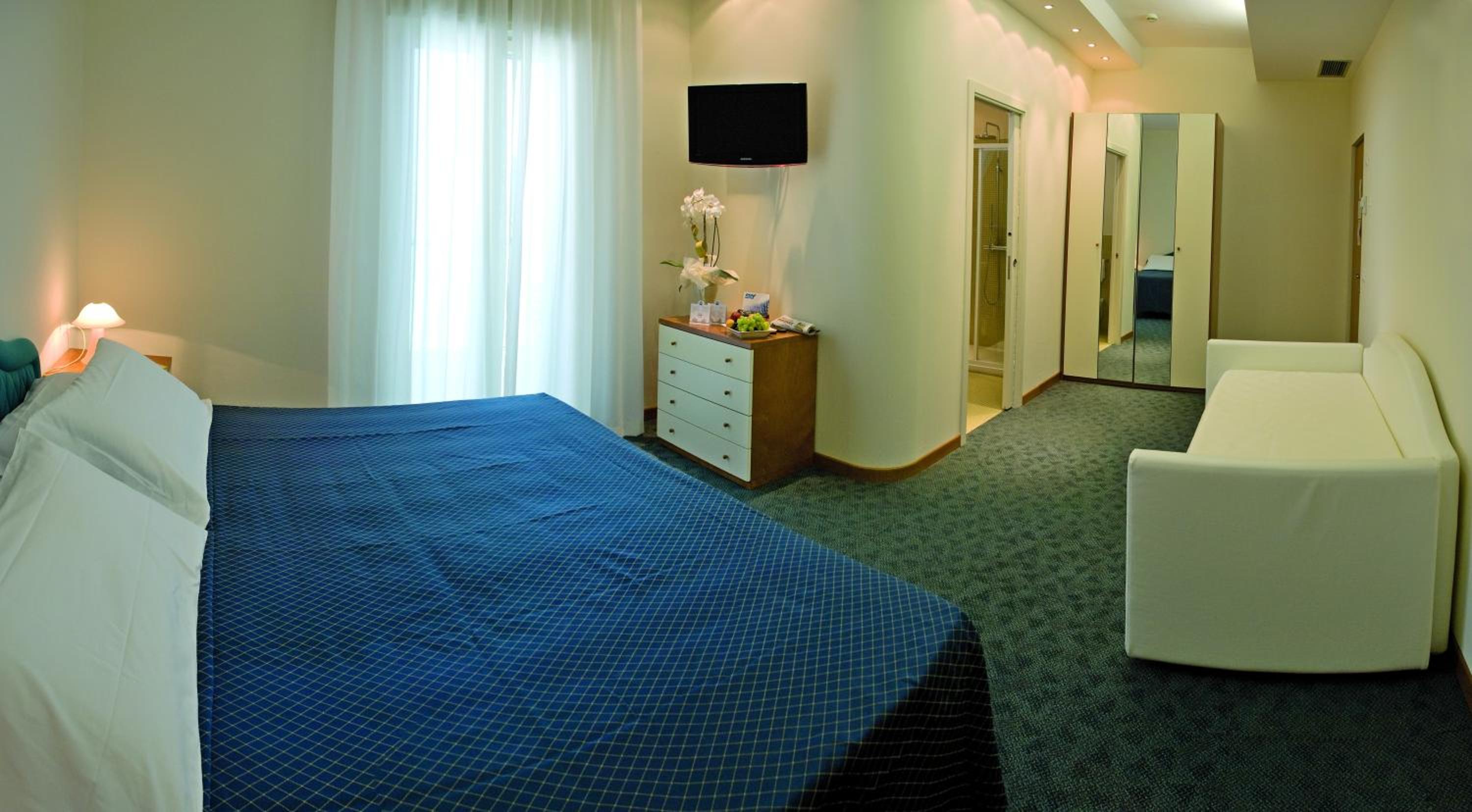 Classic Triple Room photo 2