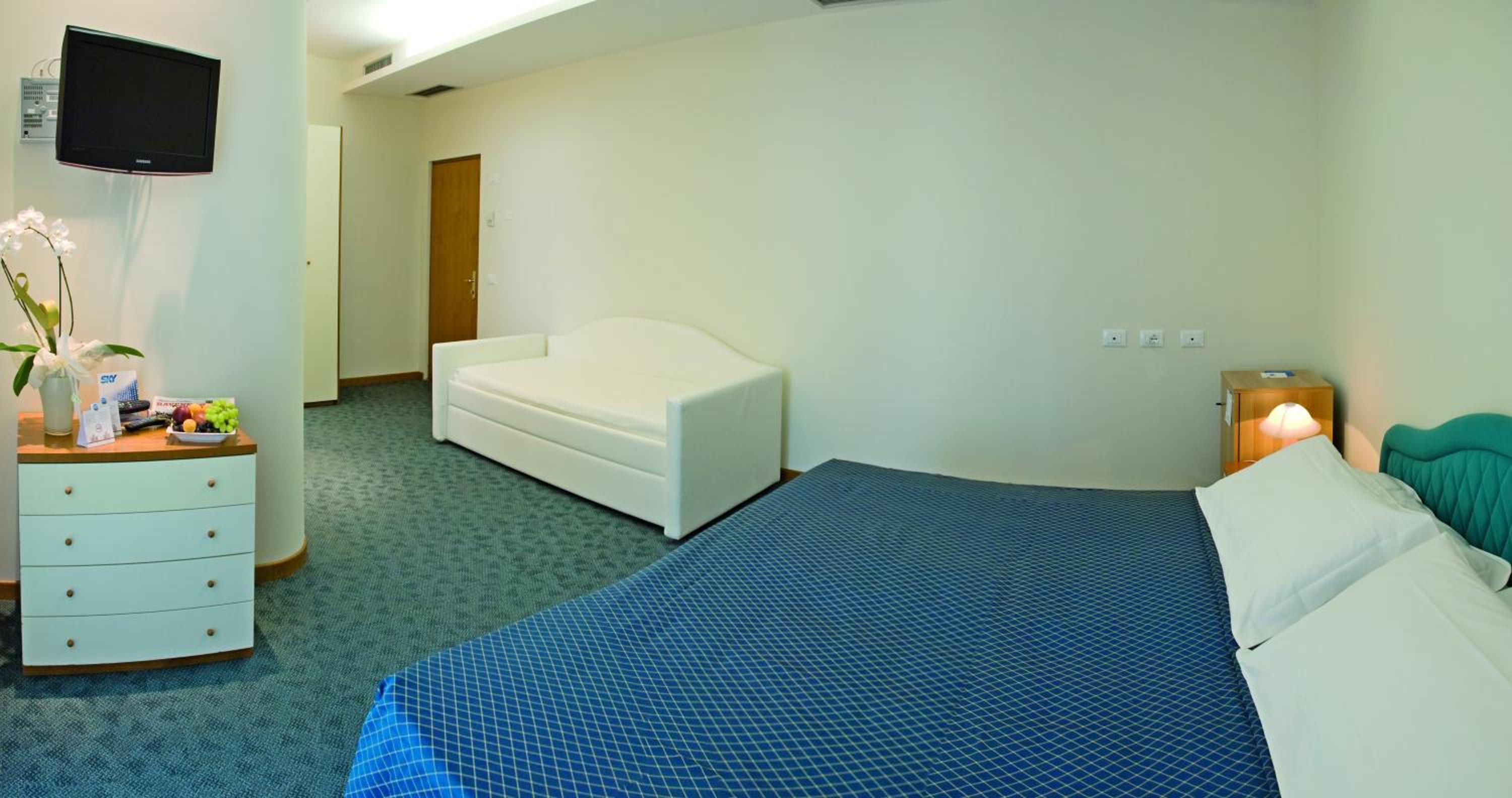 Classic Quadruple Room photo 1