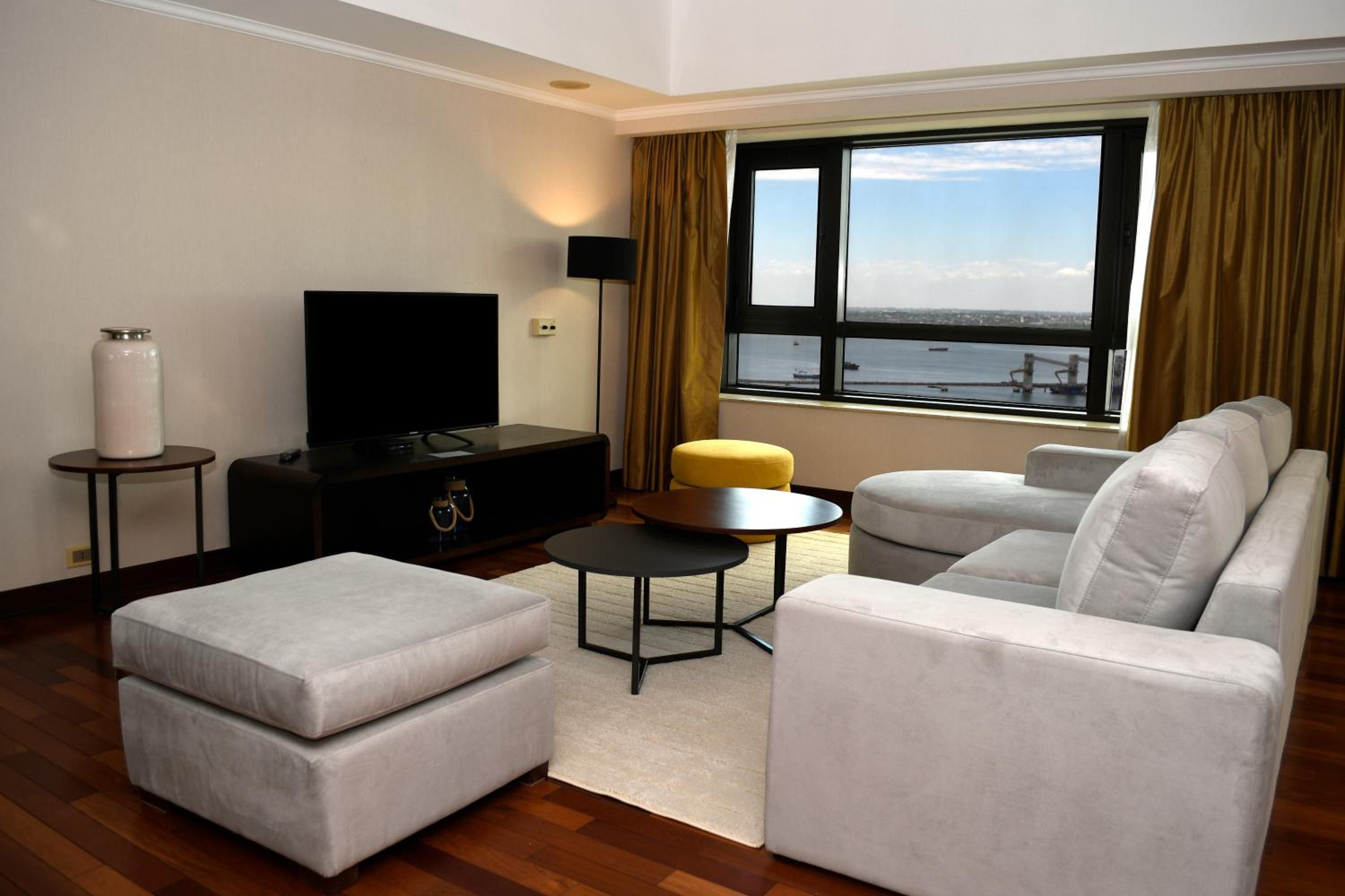 One-Bedroom King Suite