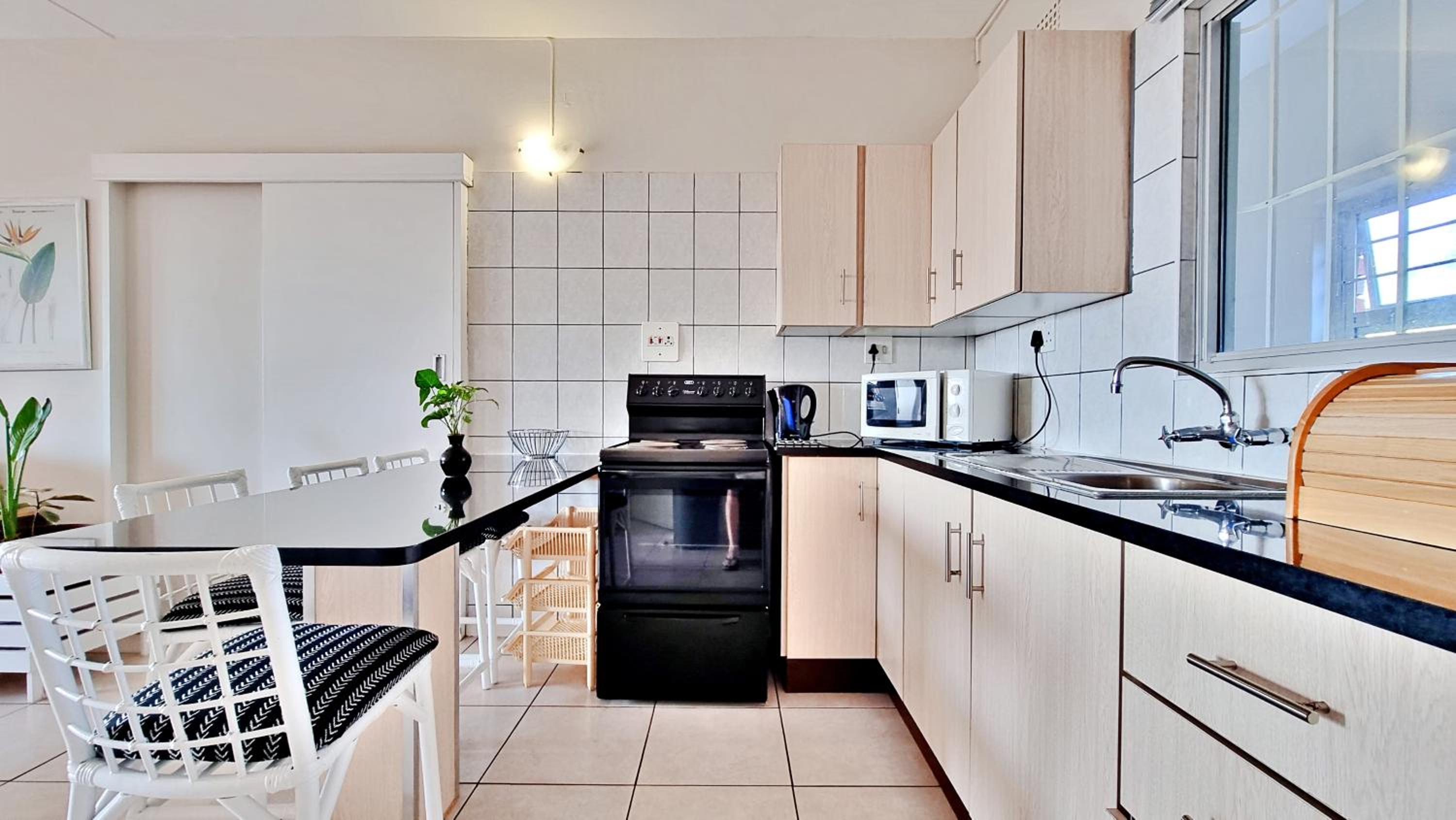 One-Bedroom Apartment (2 Adults + 2 Children) - Photo 2