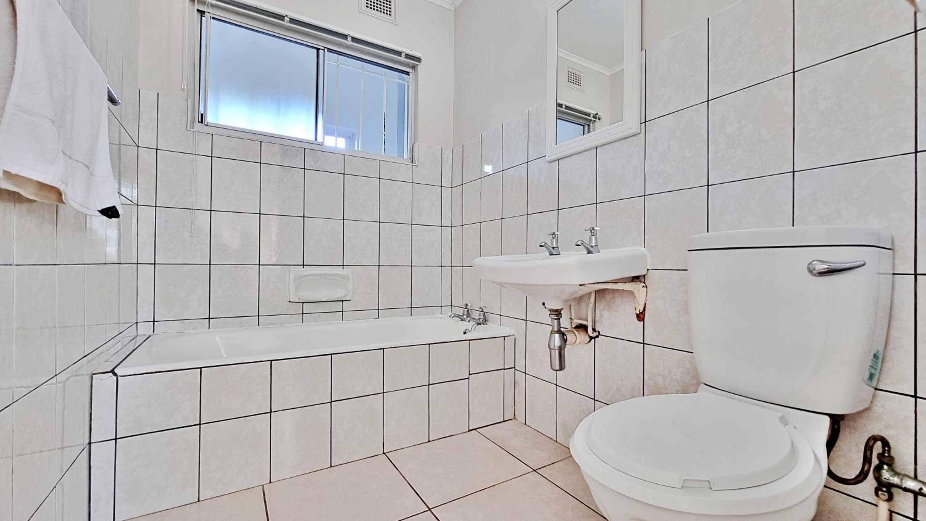 Two-Bedroom Apartment - Photo 5