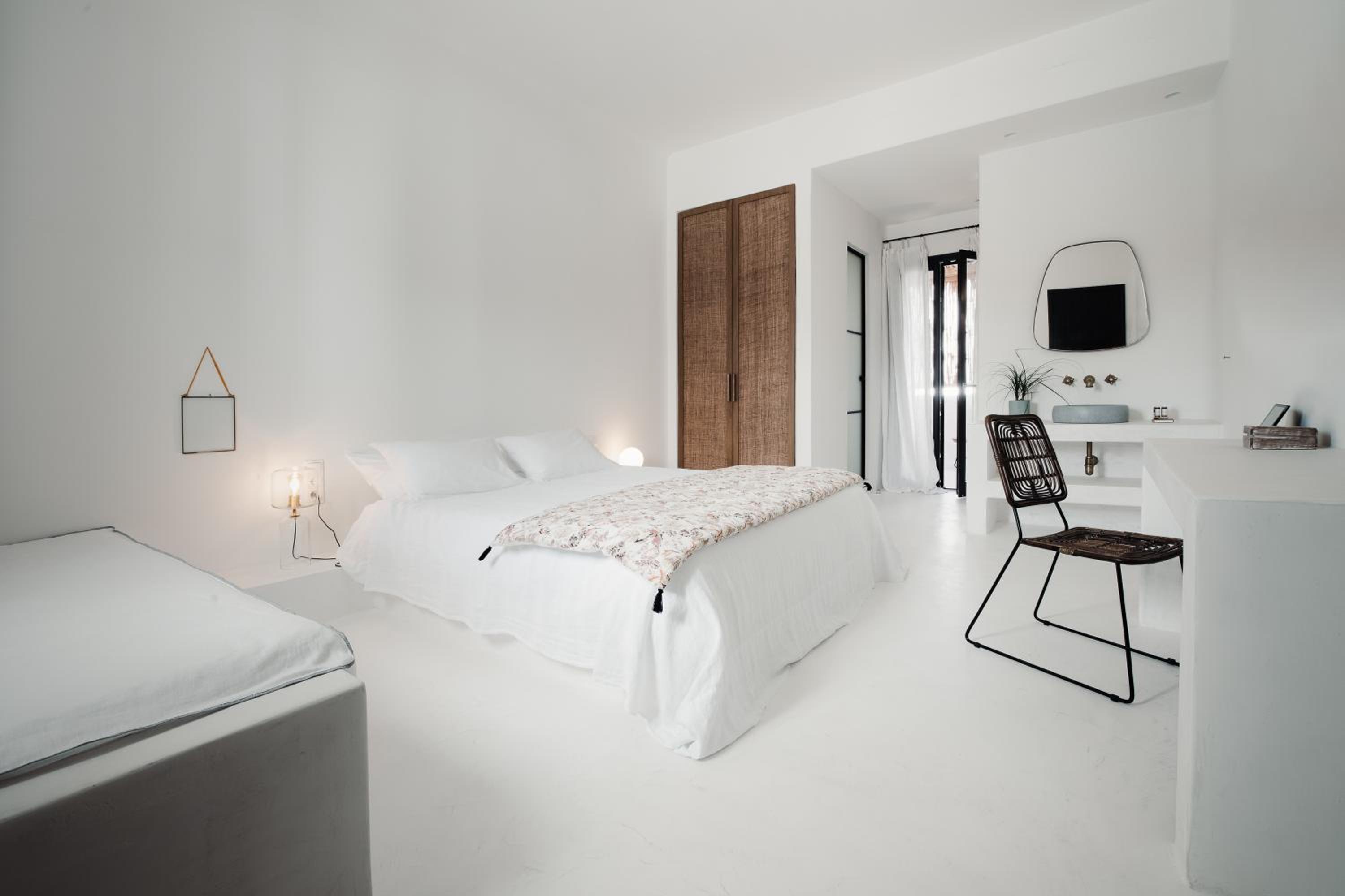 Master Suite with Veranda and Hot Tub - Photo 2