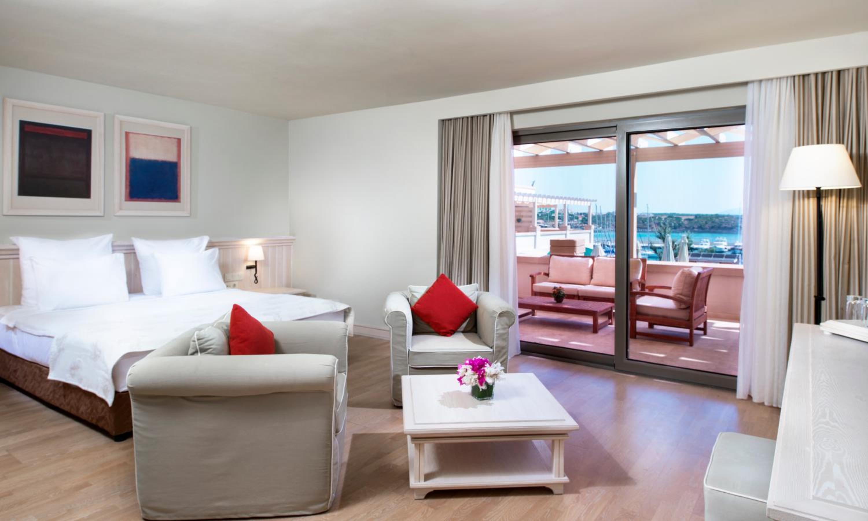 Deluxe Doppel- oder Zweibettzimmer mit Balkon und Meerblick