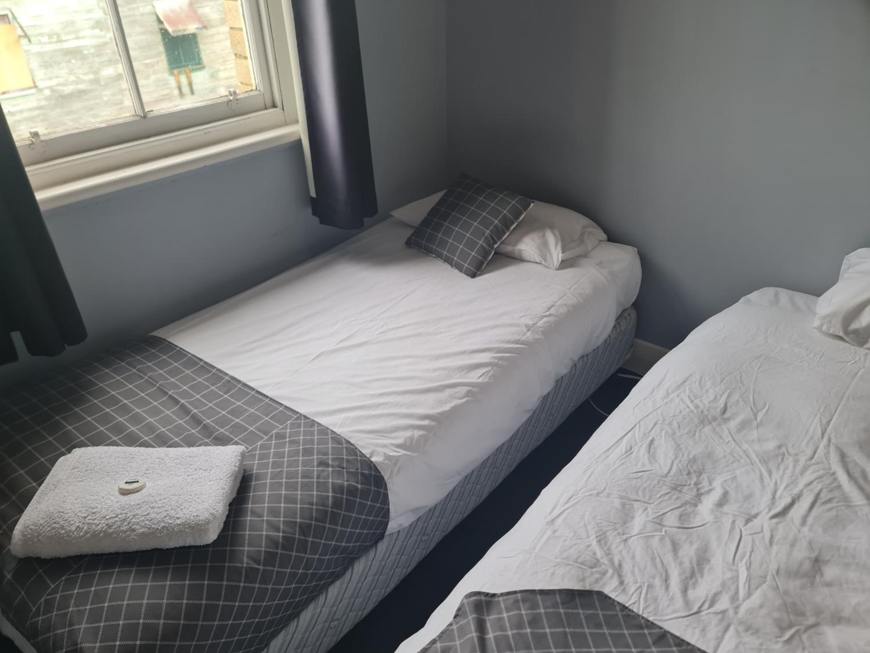 Standard Twin Room - Photo 3