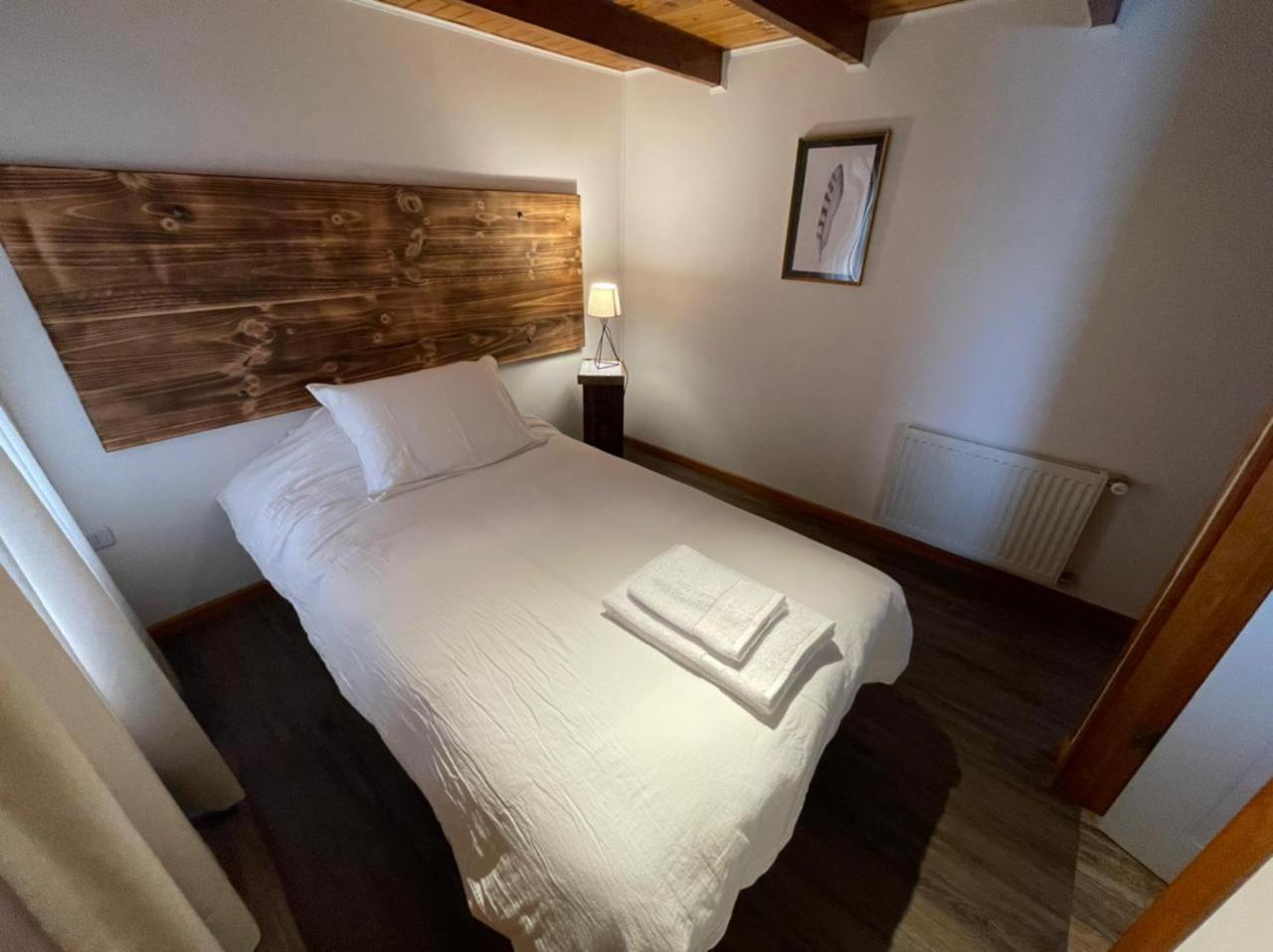Single Room with Private Bathroom photo 2