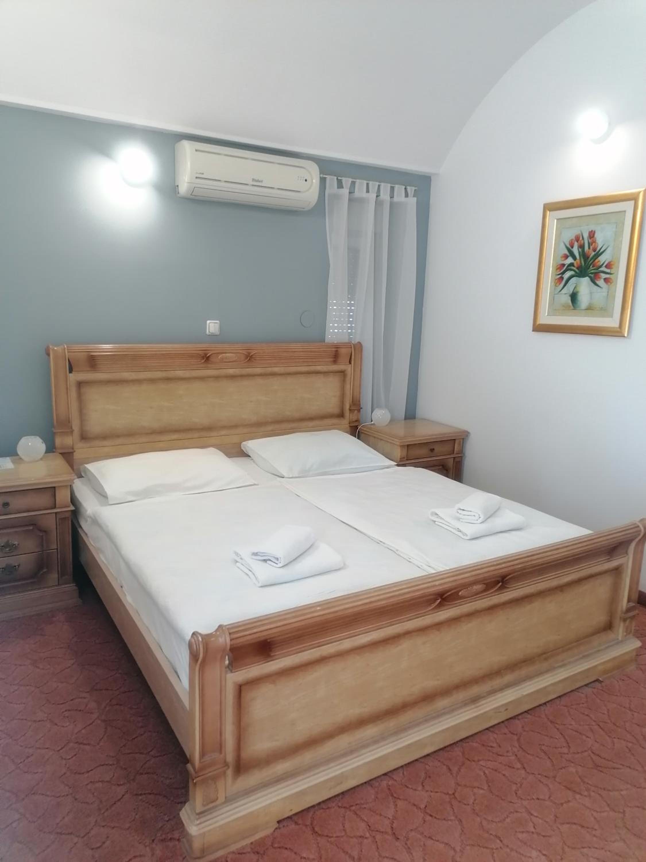Double Room with Balcony - Photo 4