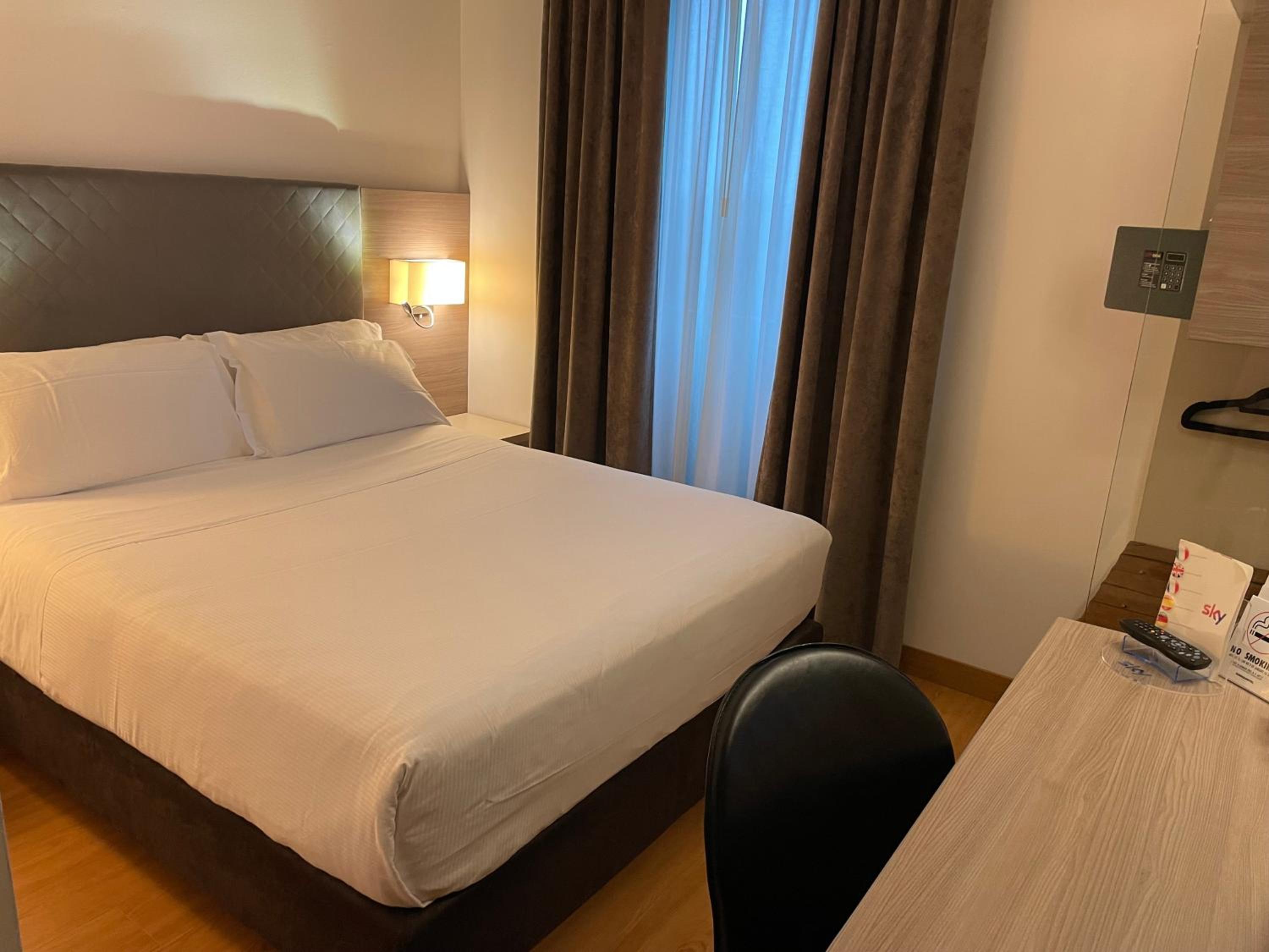 Small Double Room photo 1