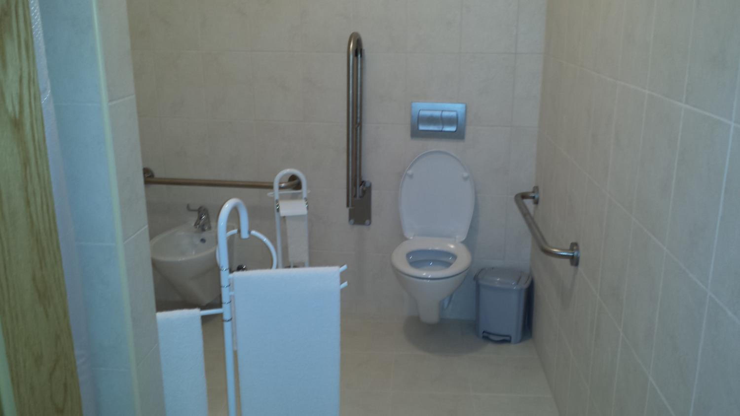 Double Room - Disability Access - Photo 11
