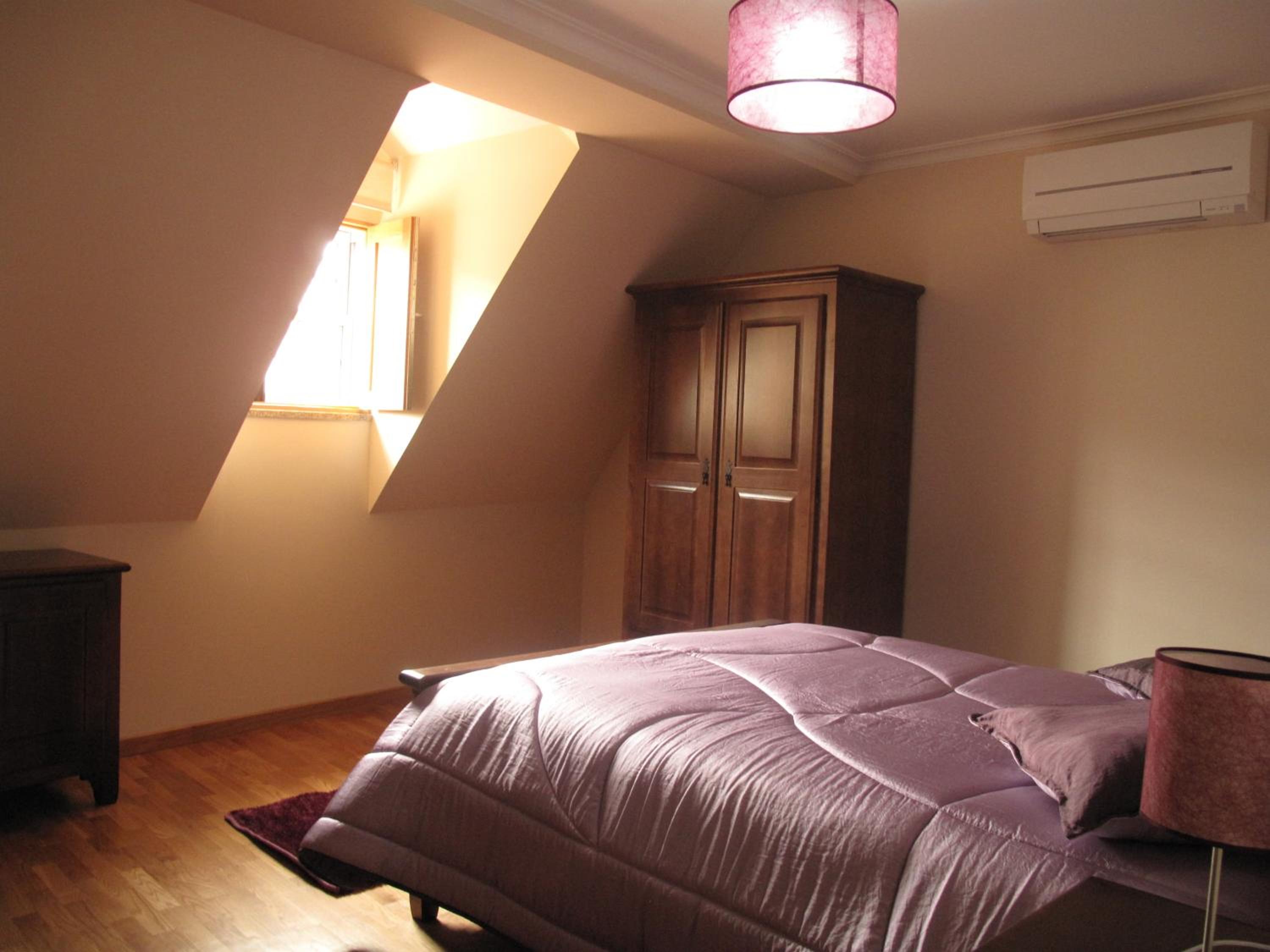 Deluxe Double Room with Bath - Photo 5