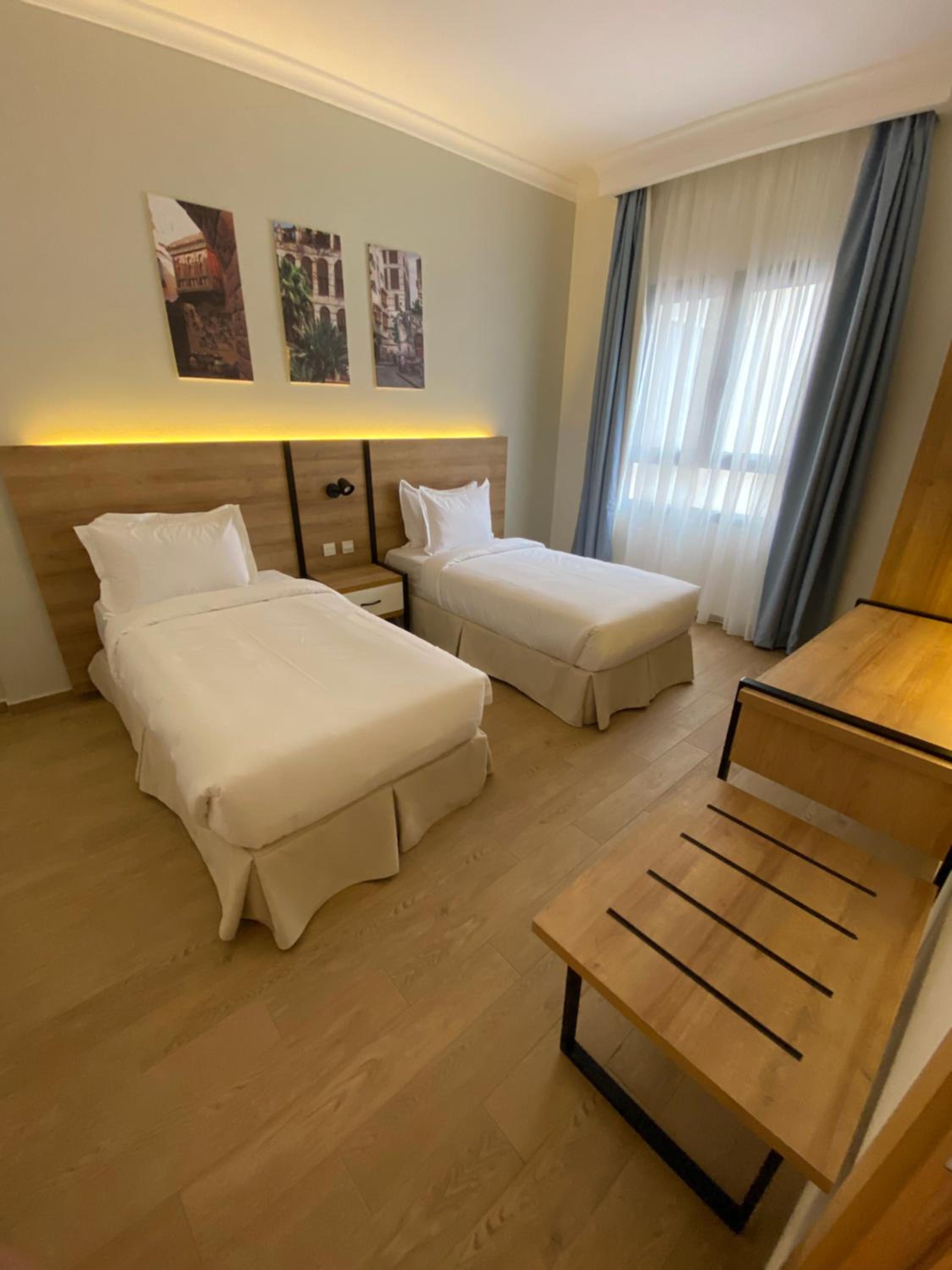 Executive Suite - Photo 4