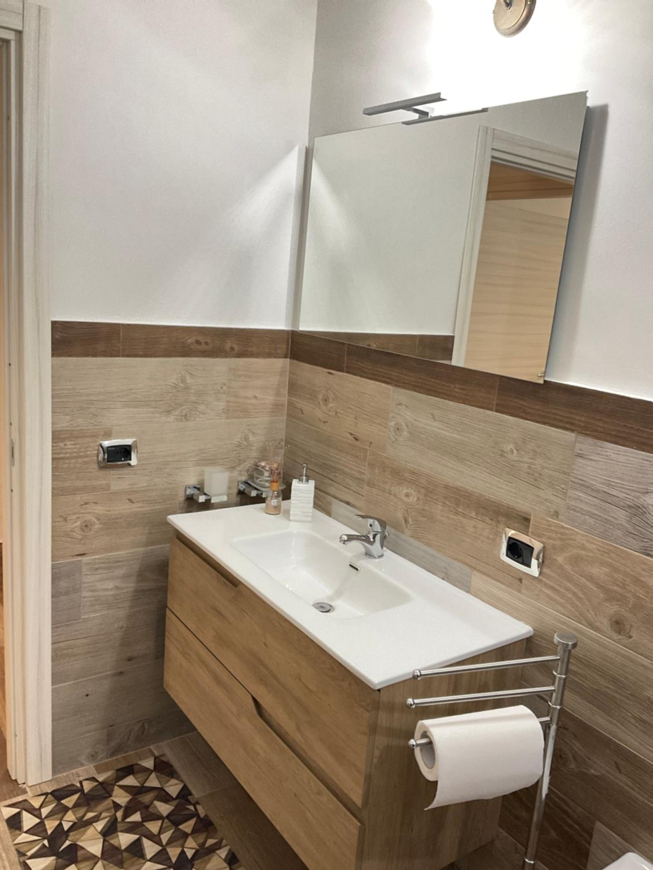 Large Double Room - Photo 21