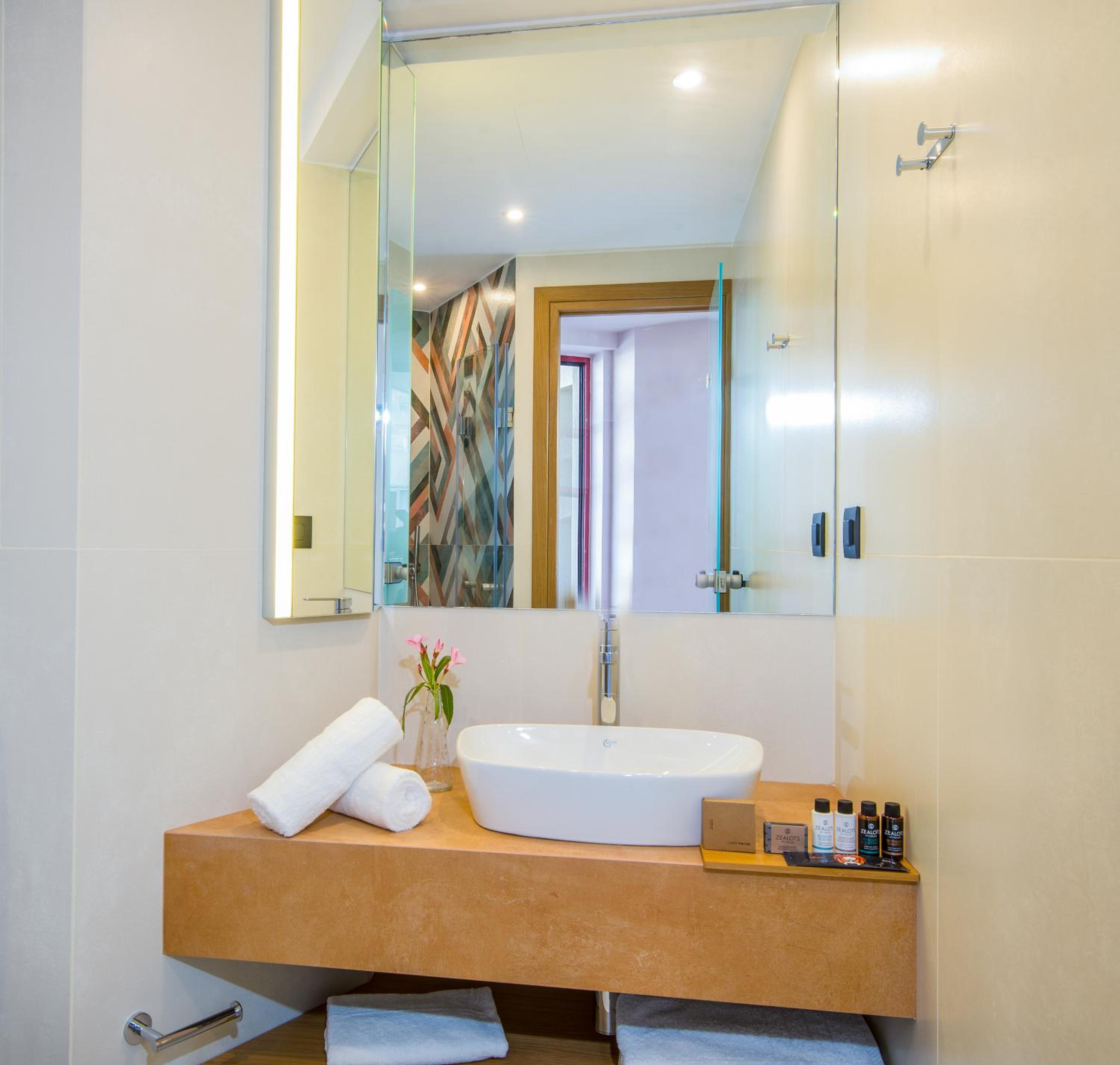 Premium Quadruple Room thumbnail 6