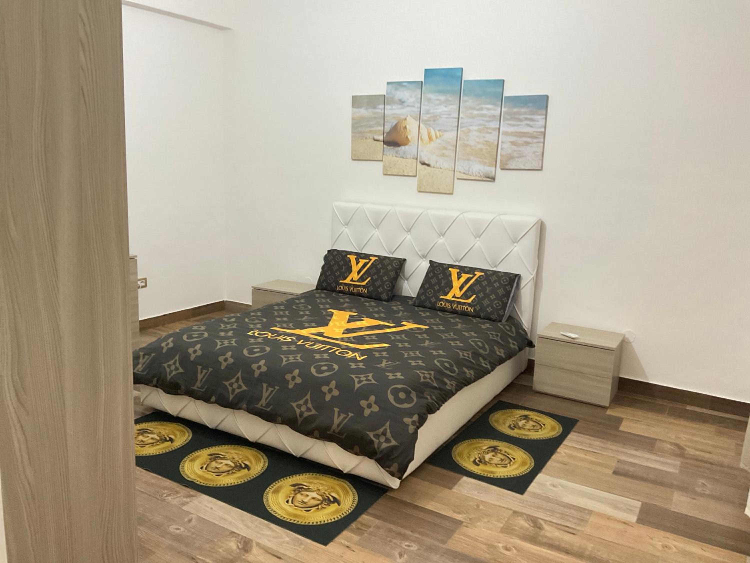 Large Double Room - Photo 11