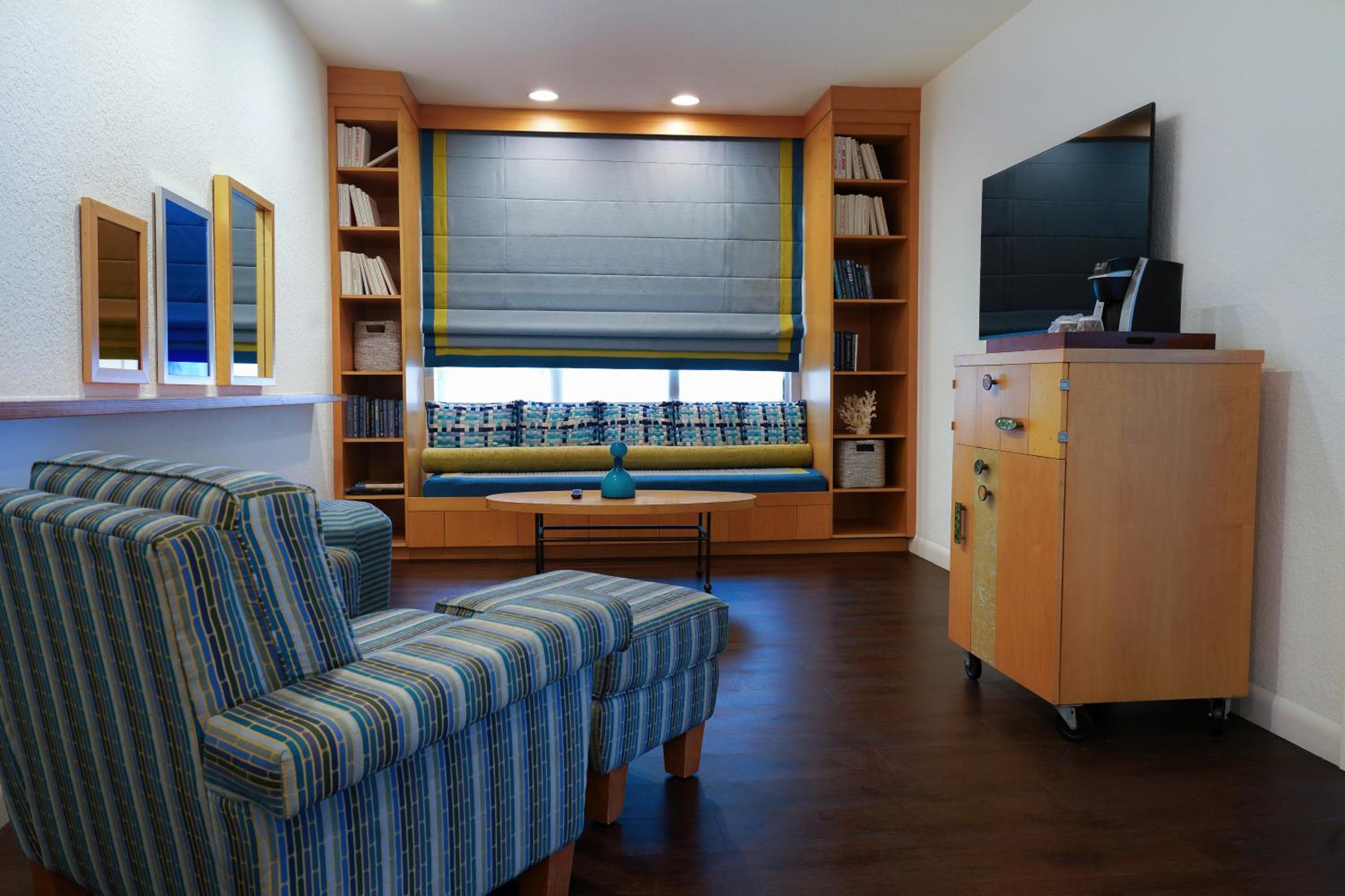 Collins Premium Suite King - Photo 1