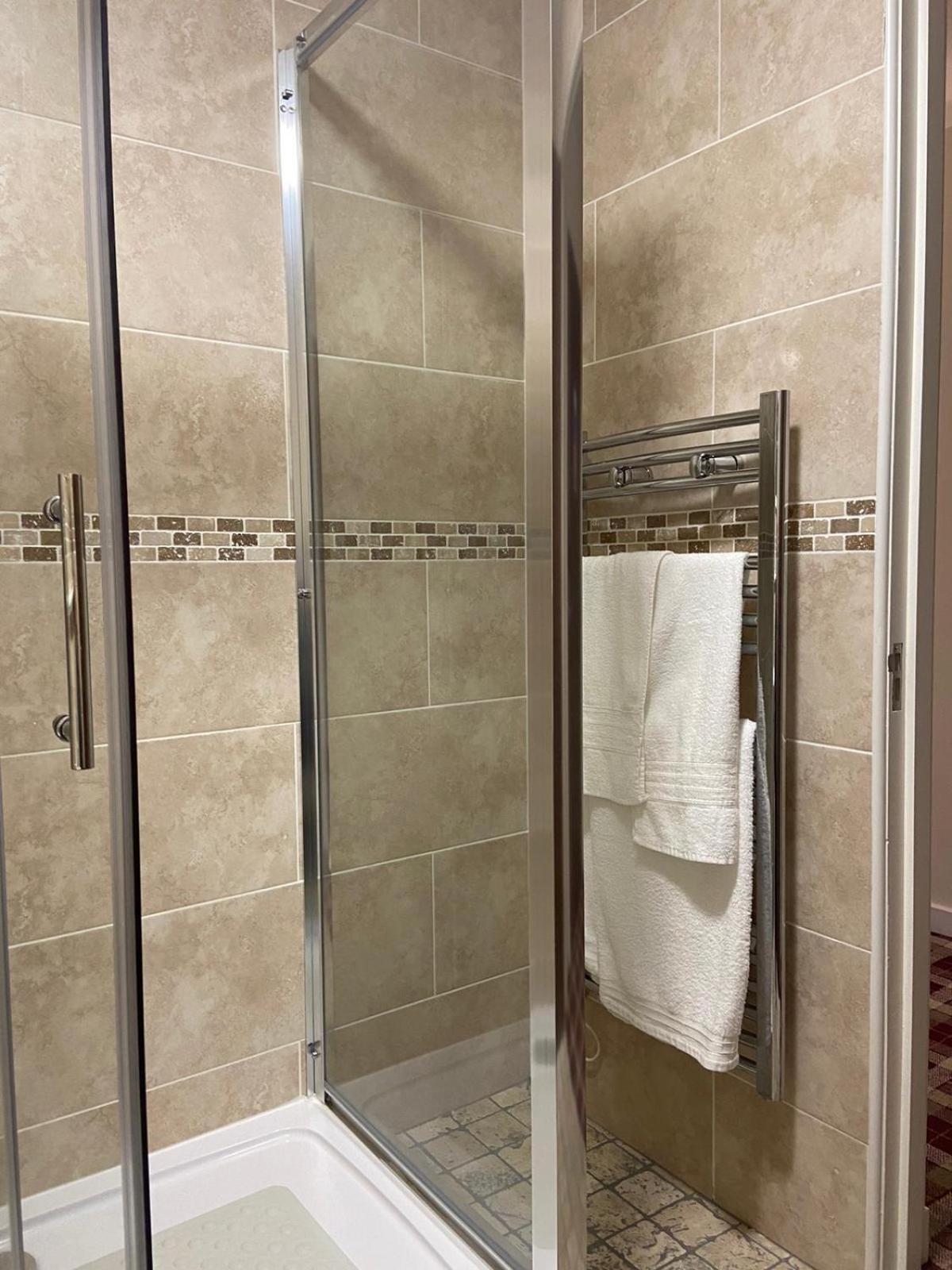 Deluxe Double Room with Shower - Photo 7