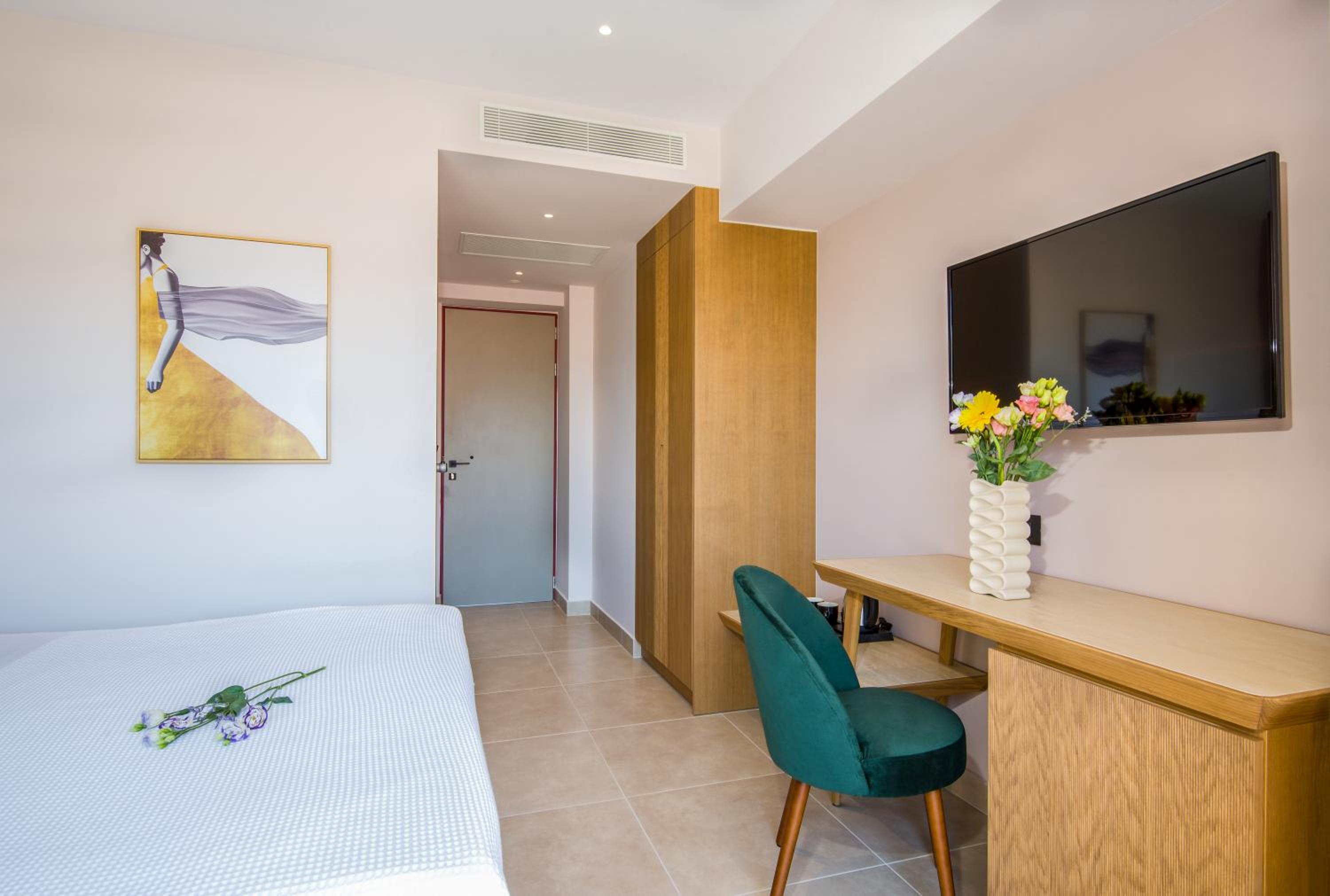 Standard Double Room - Photo 3