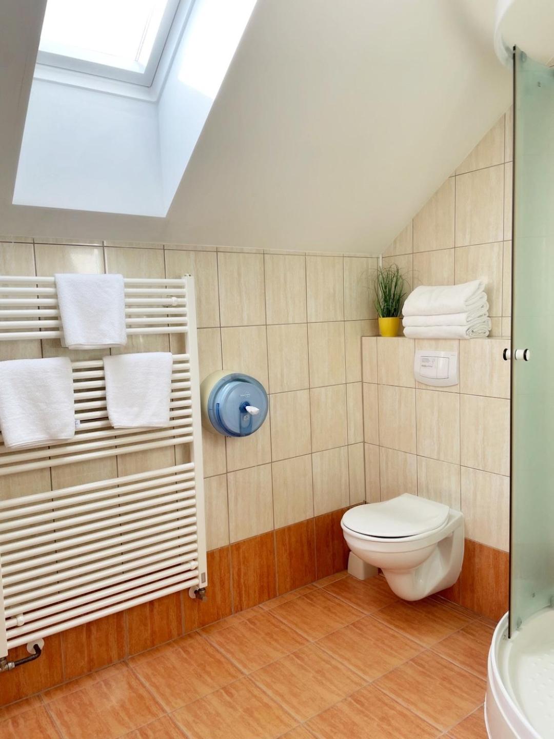 Standard Triple Room - Photo 4