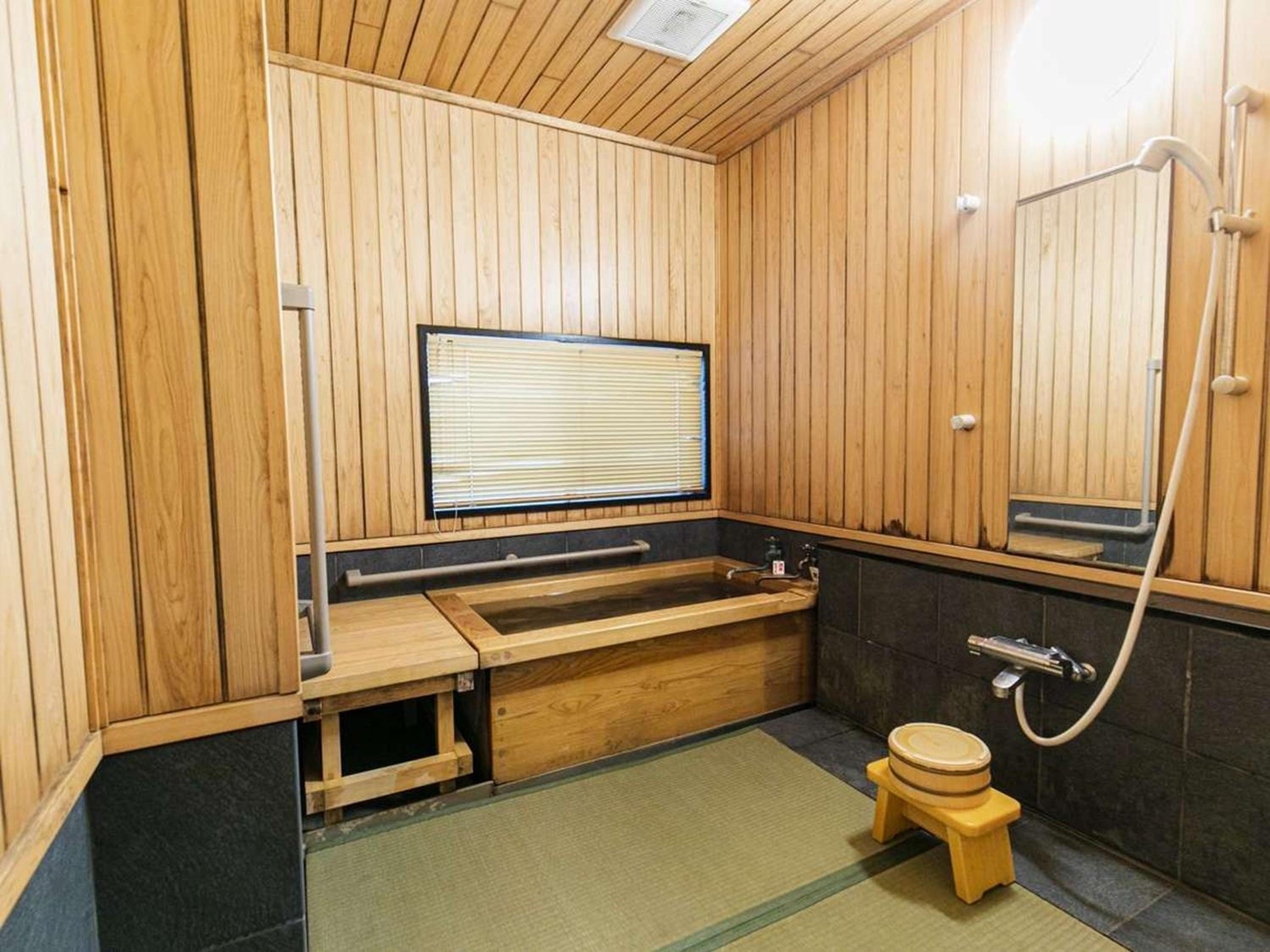 Family Room with Private Bathroom photo 2
