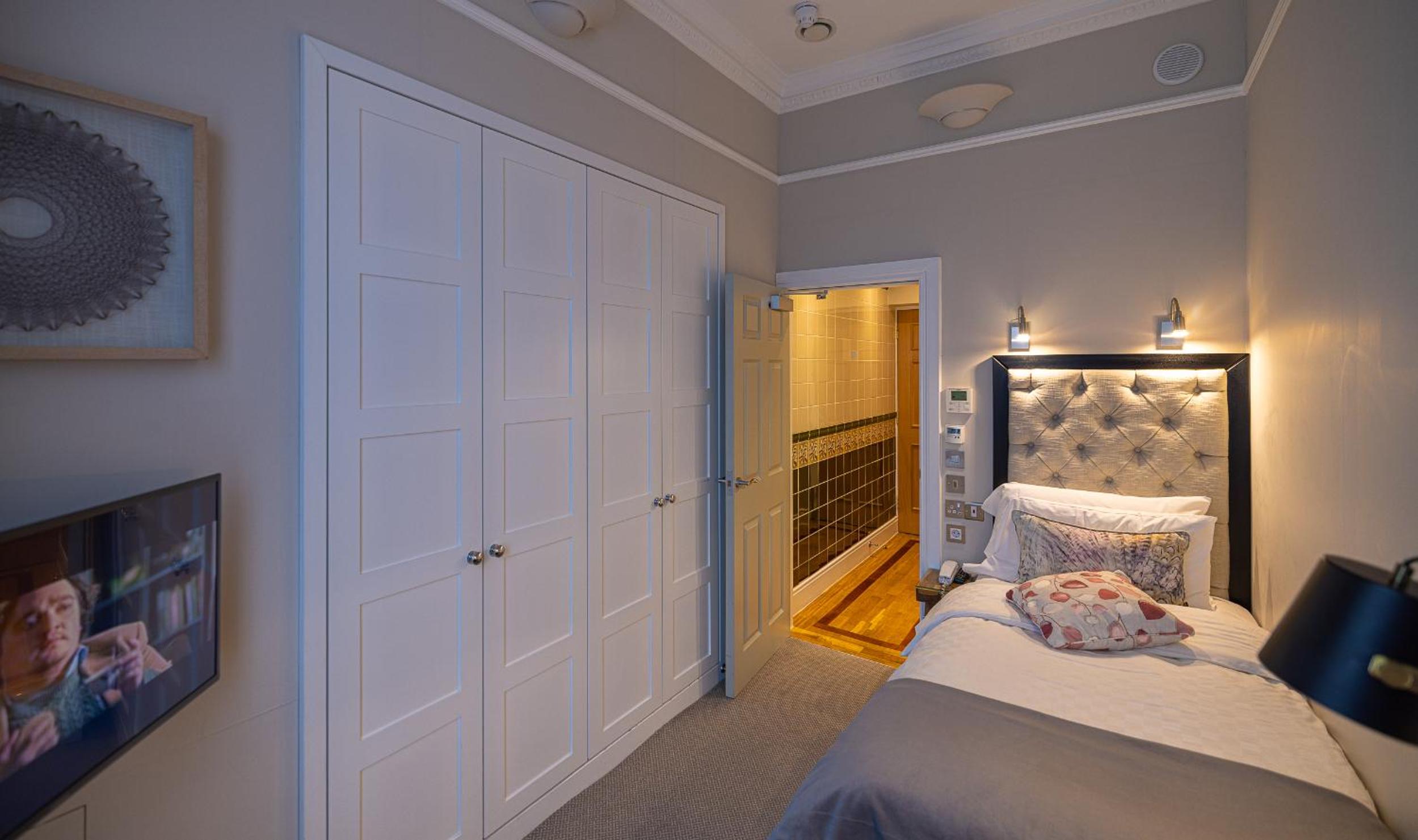 Small Single Room thumbnail 6