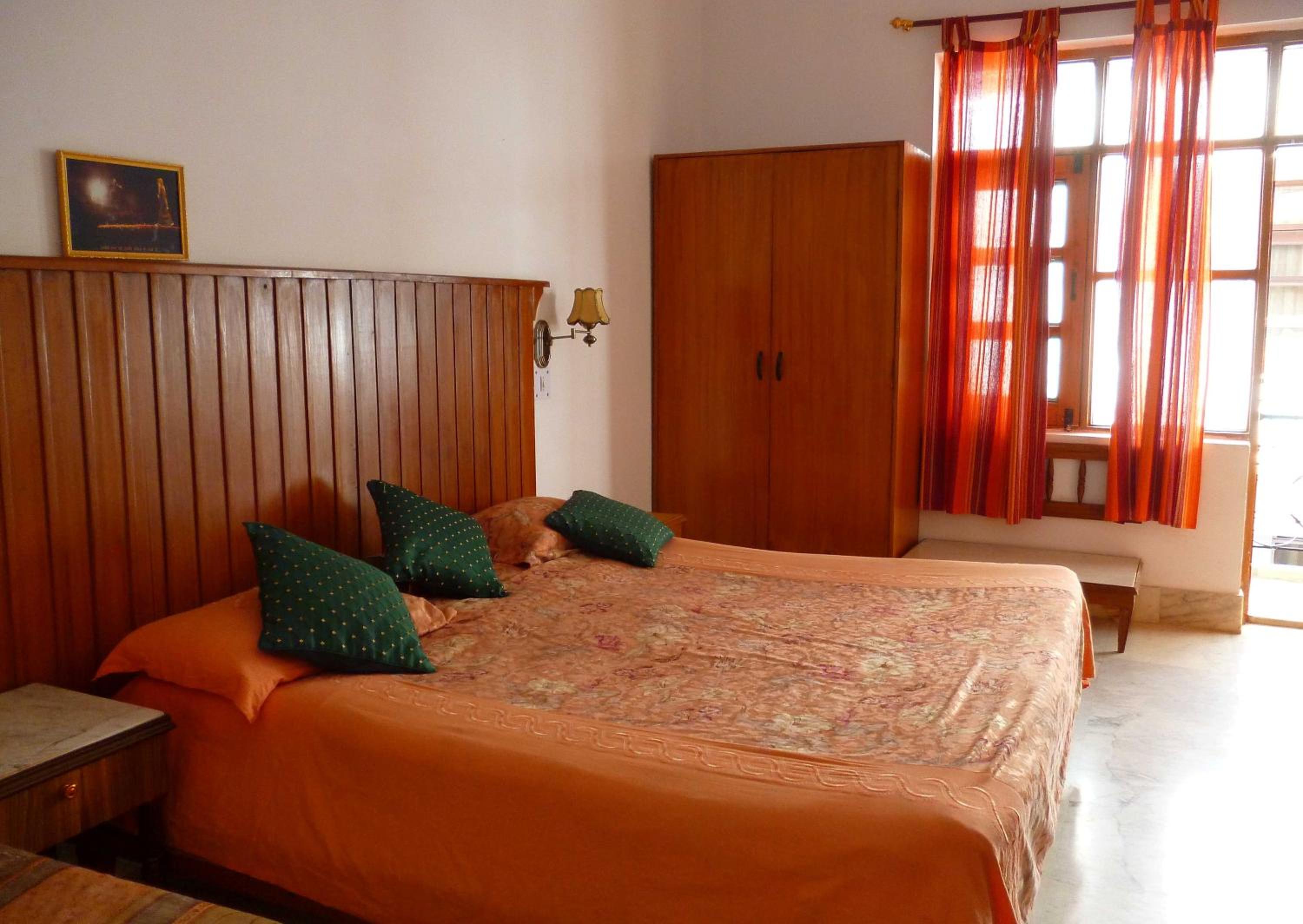 Standard Double or Twin Room with Fan - Photo 3
