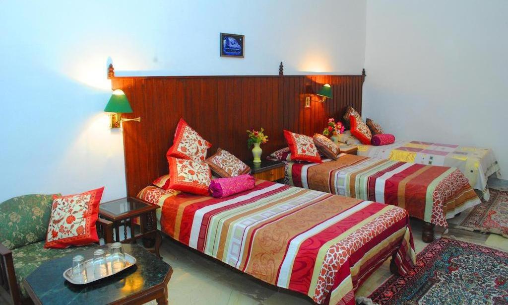 Standard Double or Twin Room with Fan - Photo 8