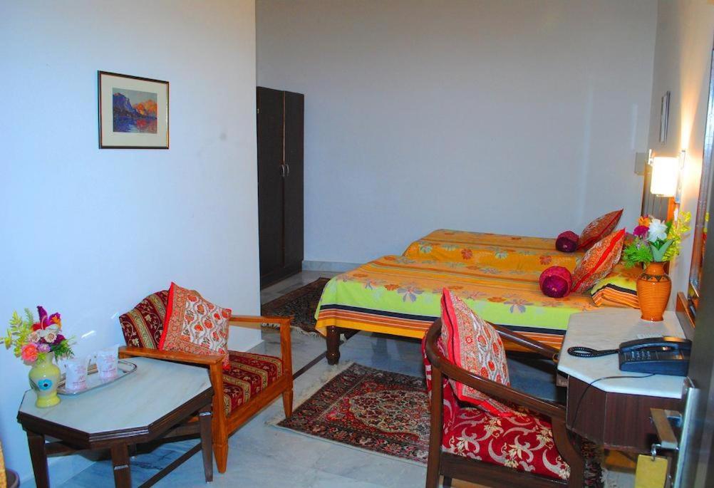 Standard Double or Twin Room with Fan - Photo 2