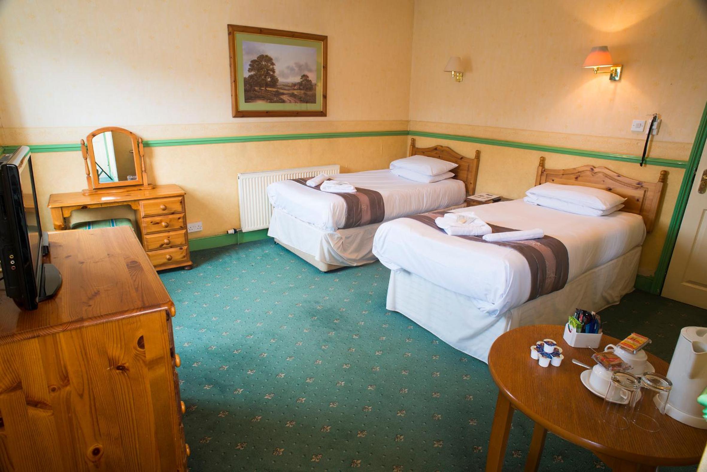 Twin Room - Photo 3