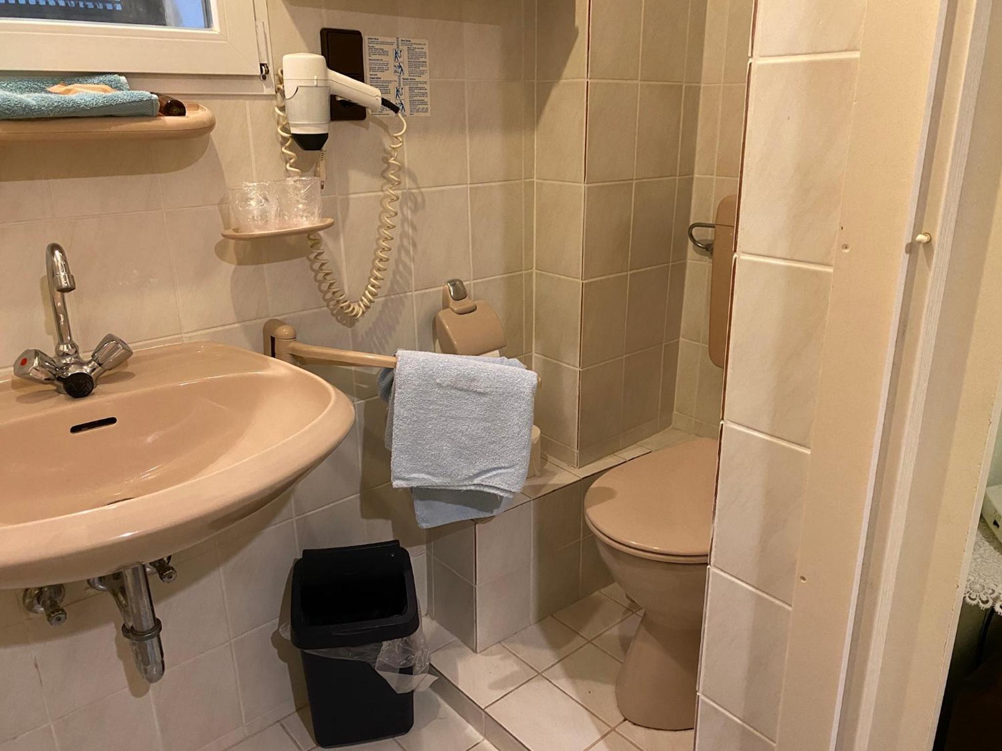 Budget Double Room photo 3