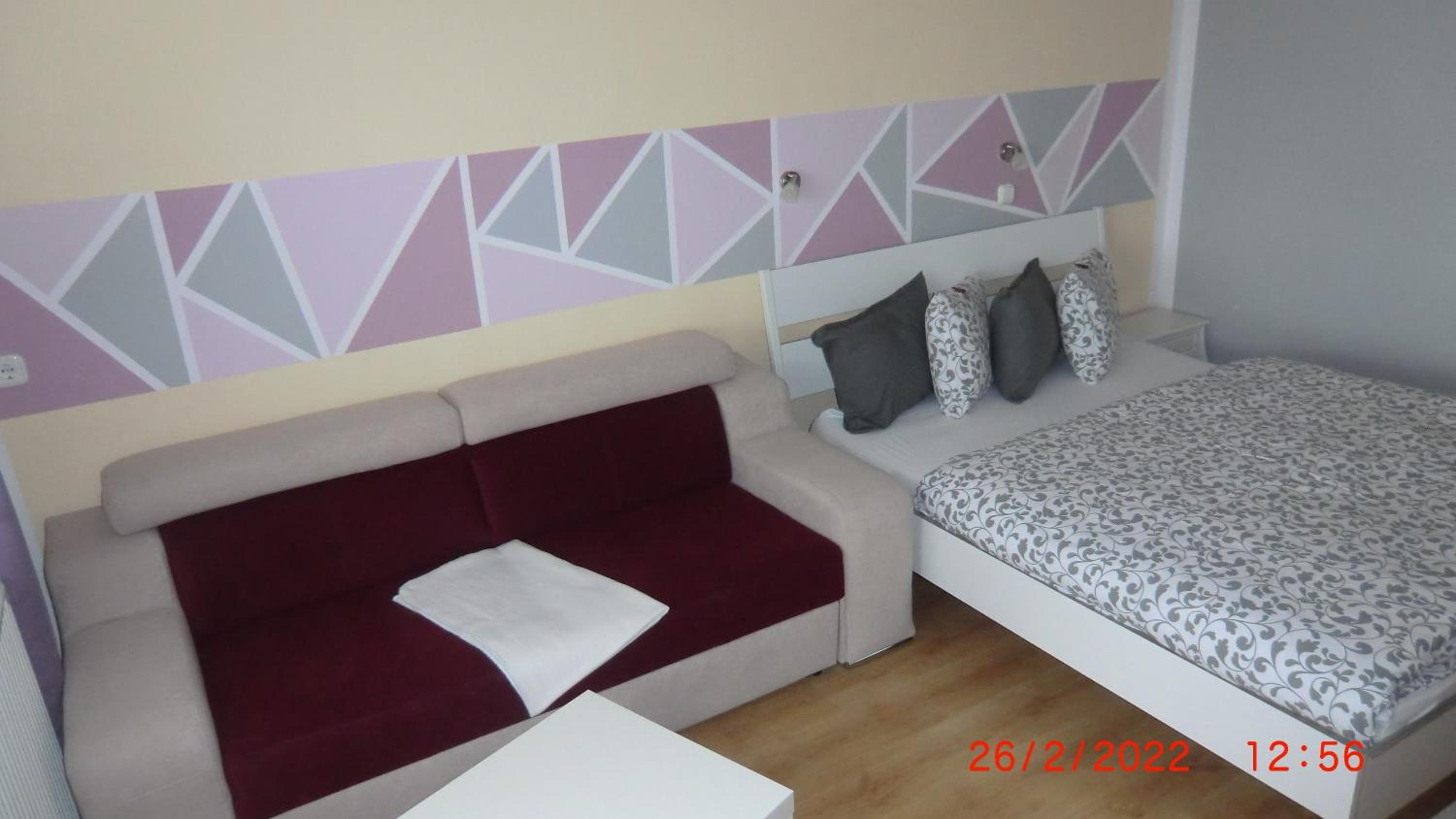 Double Room with Balcony - Photo 9