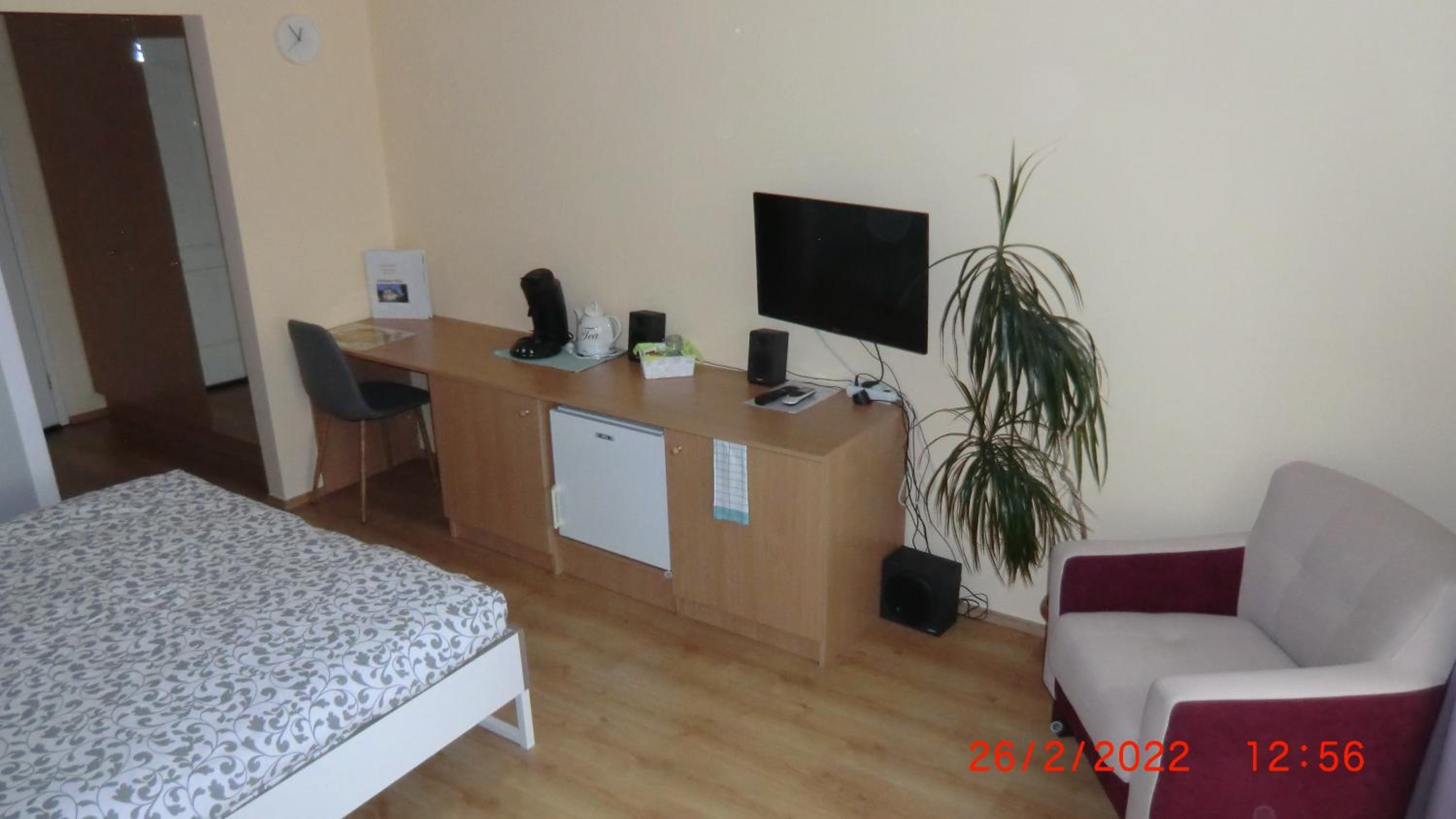 Double Room with Balcony - Photo 4