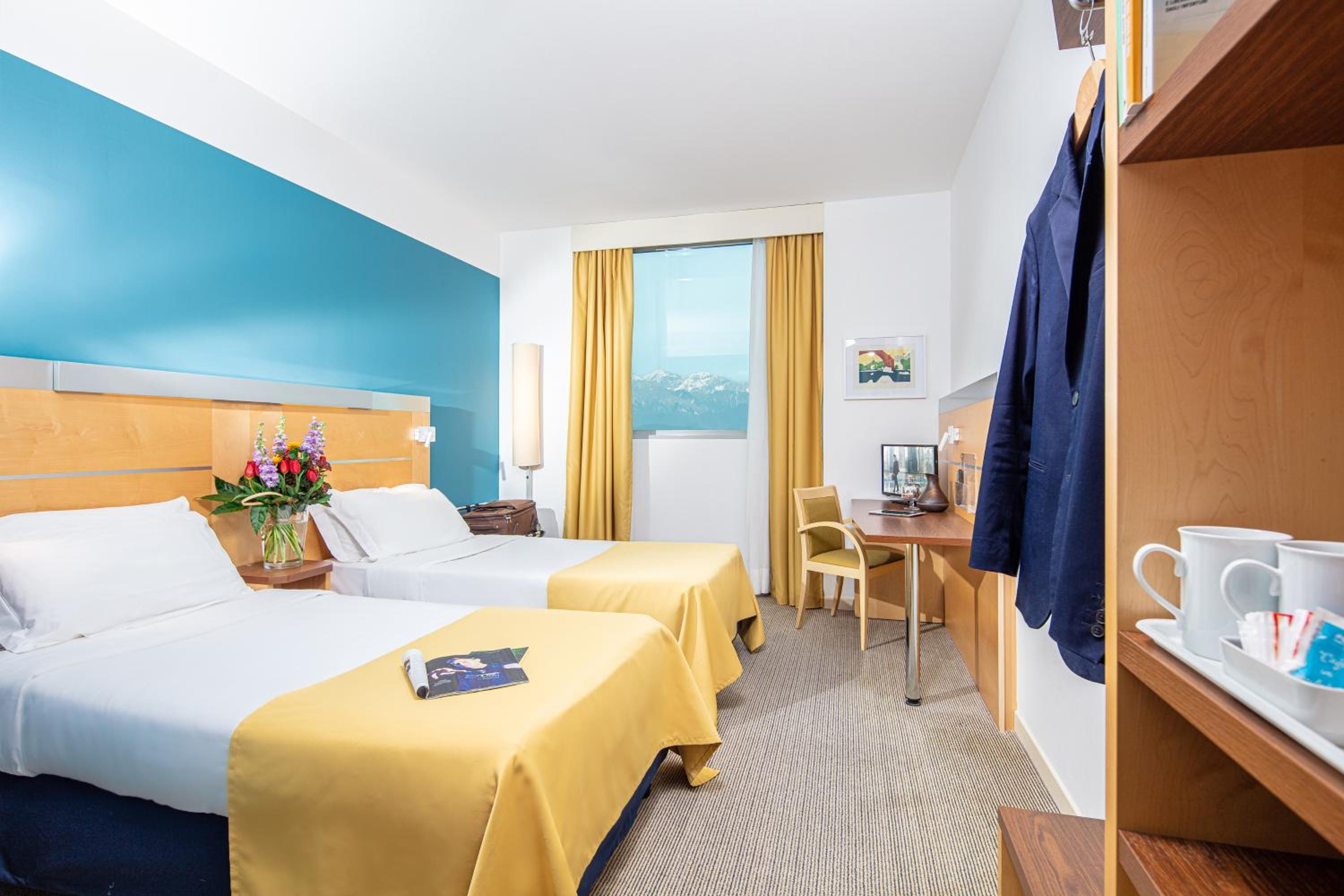 Standard Twin Room - Photo 1