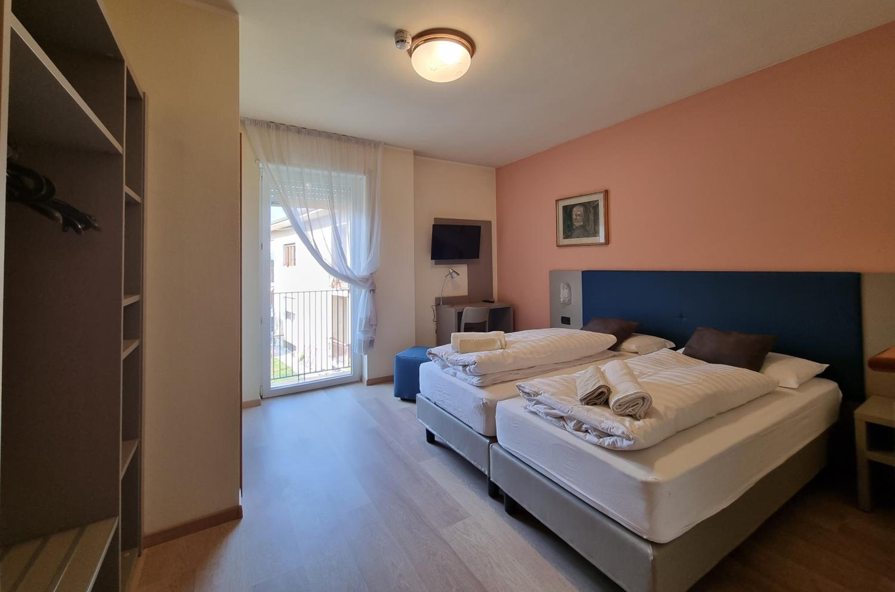 Double or Twin Room - Photo 6