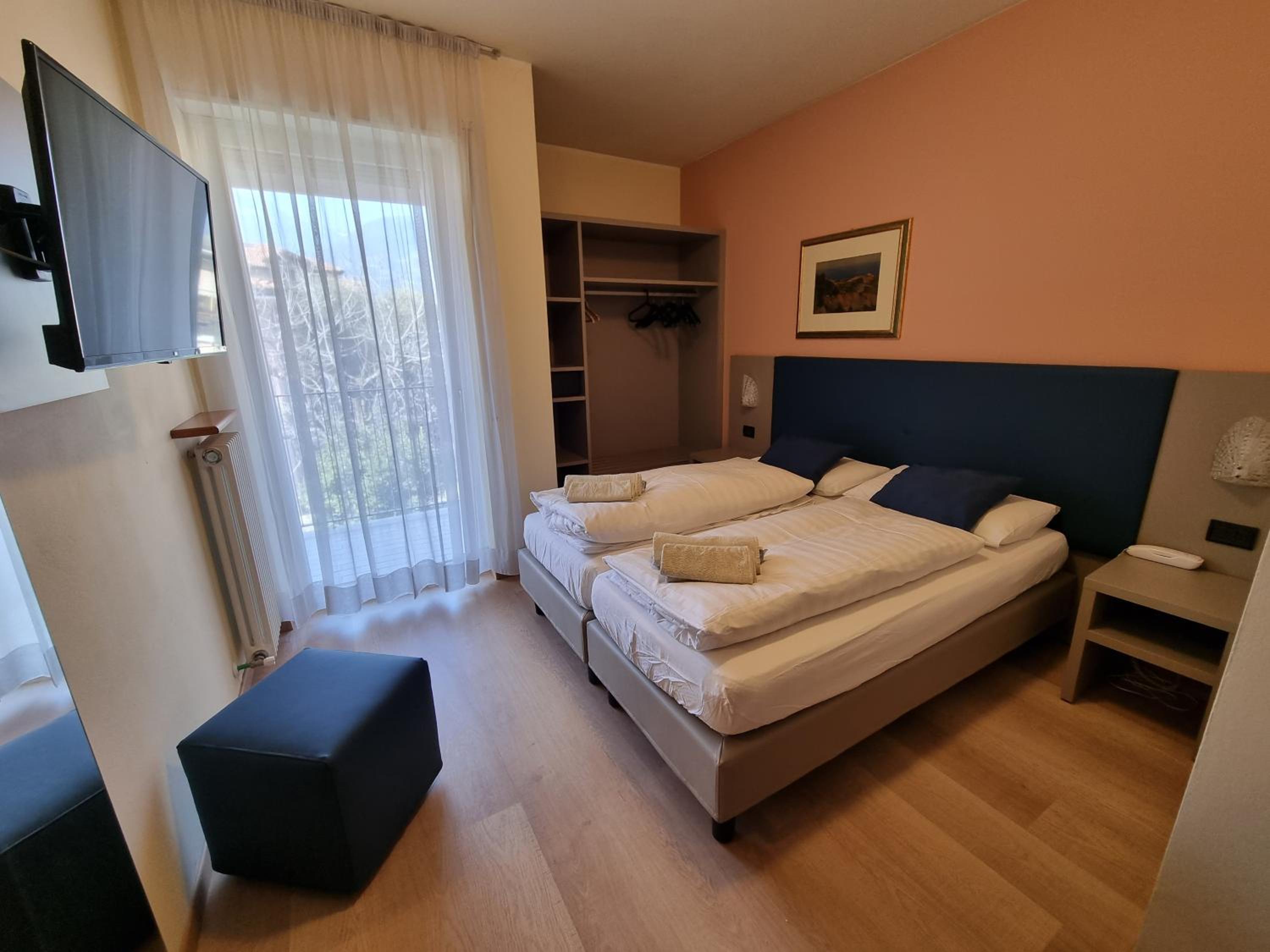 Double or Twin Room - Photo 7