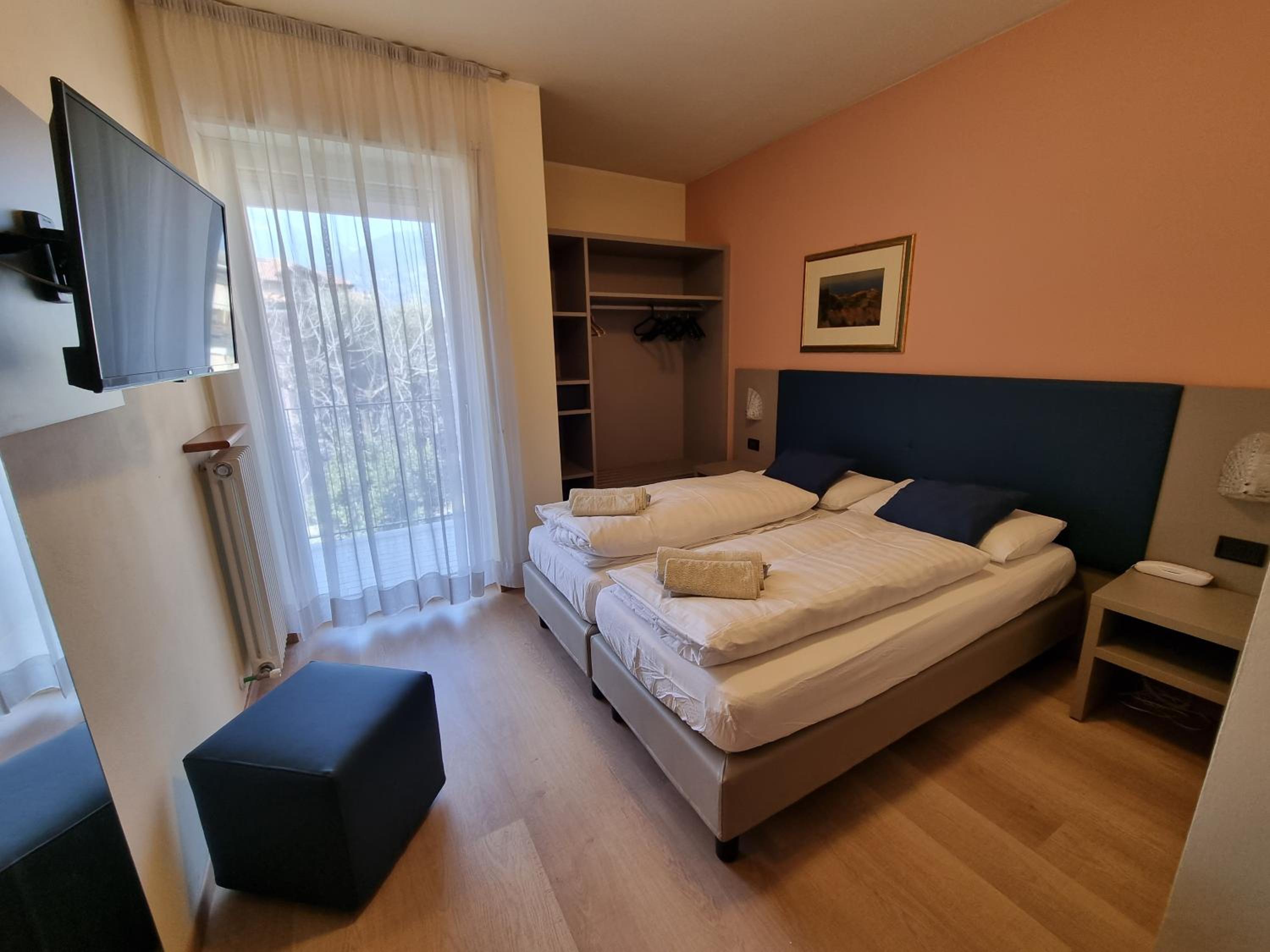 Double or Twin Room - Photo 8