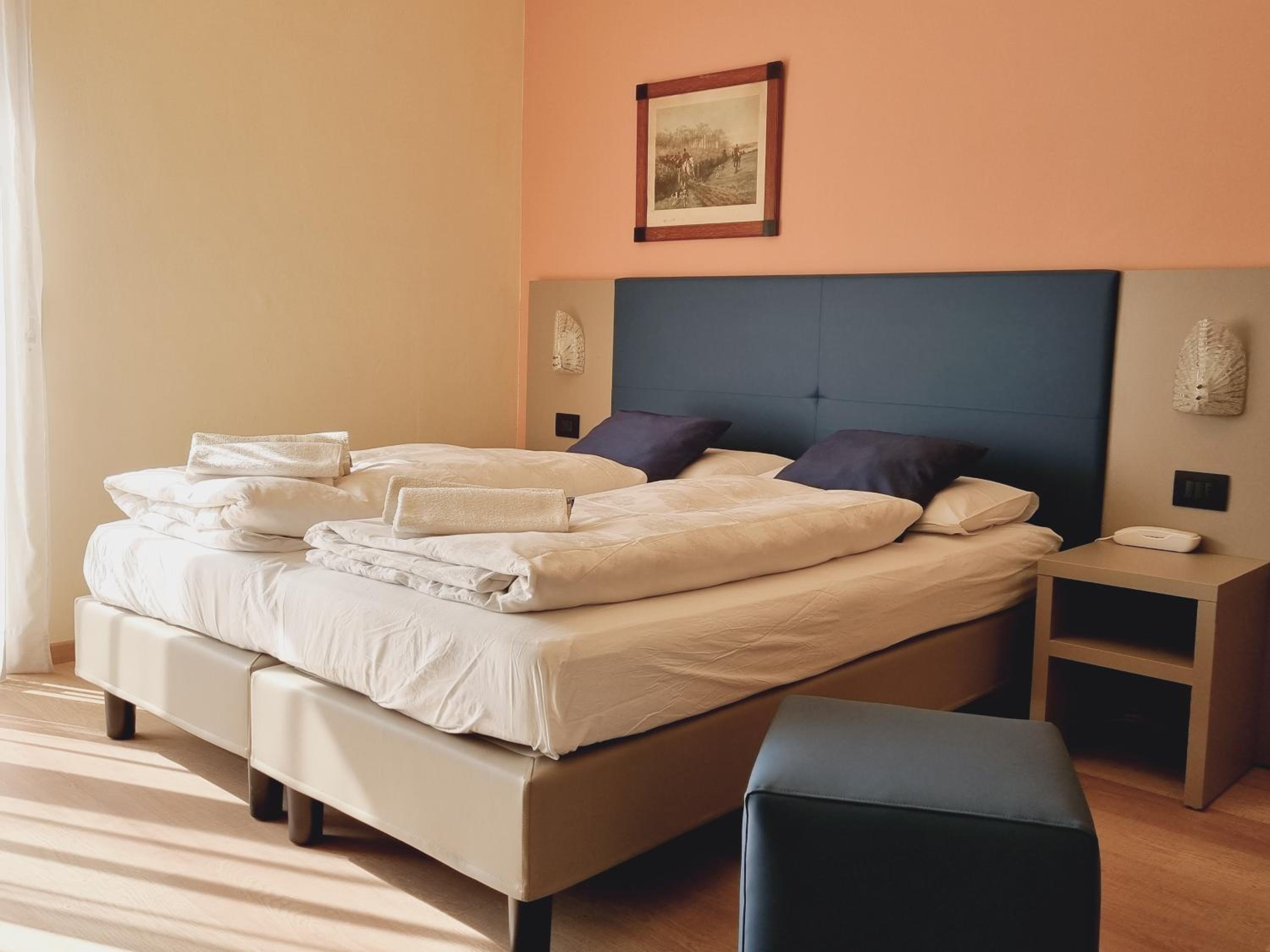 Double or Twin Room - Photo 4