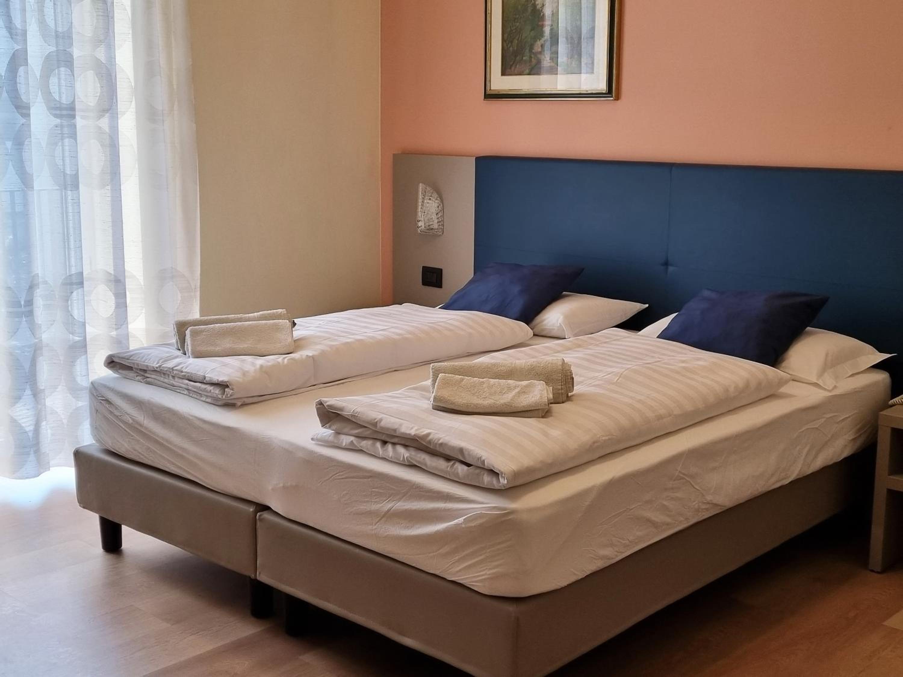 Double or Twin Room - Photo 9