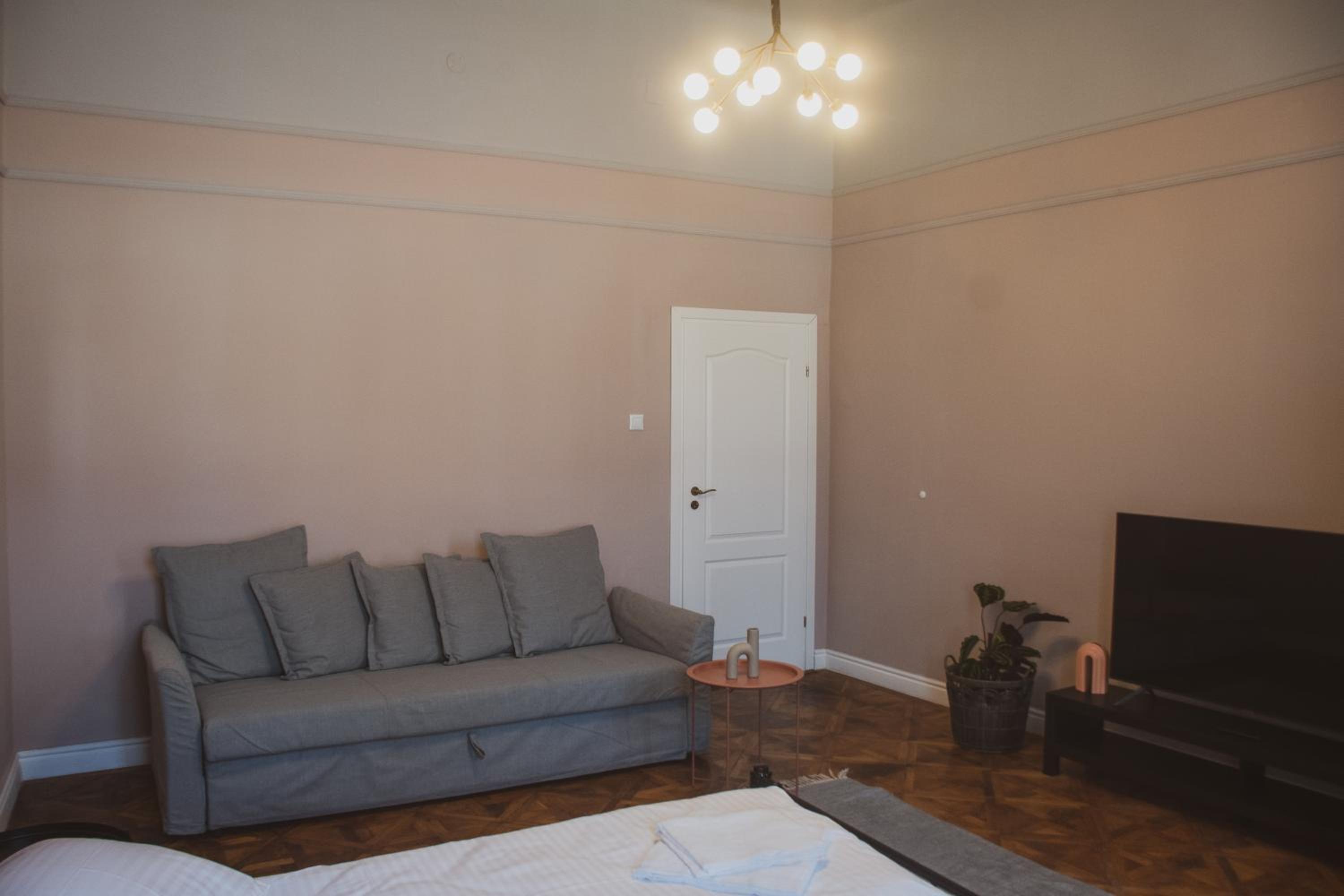 Apartment photo 2